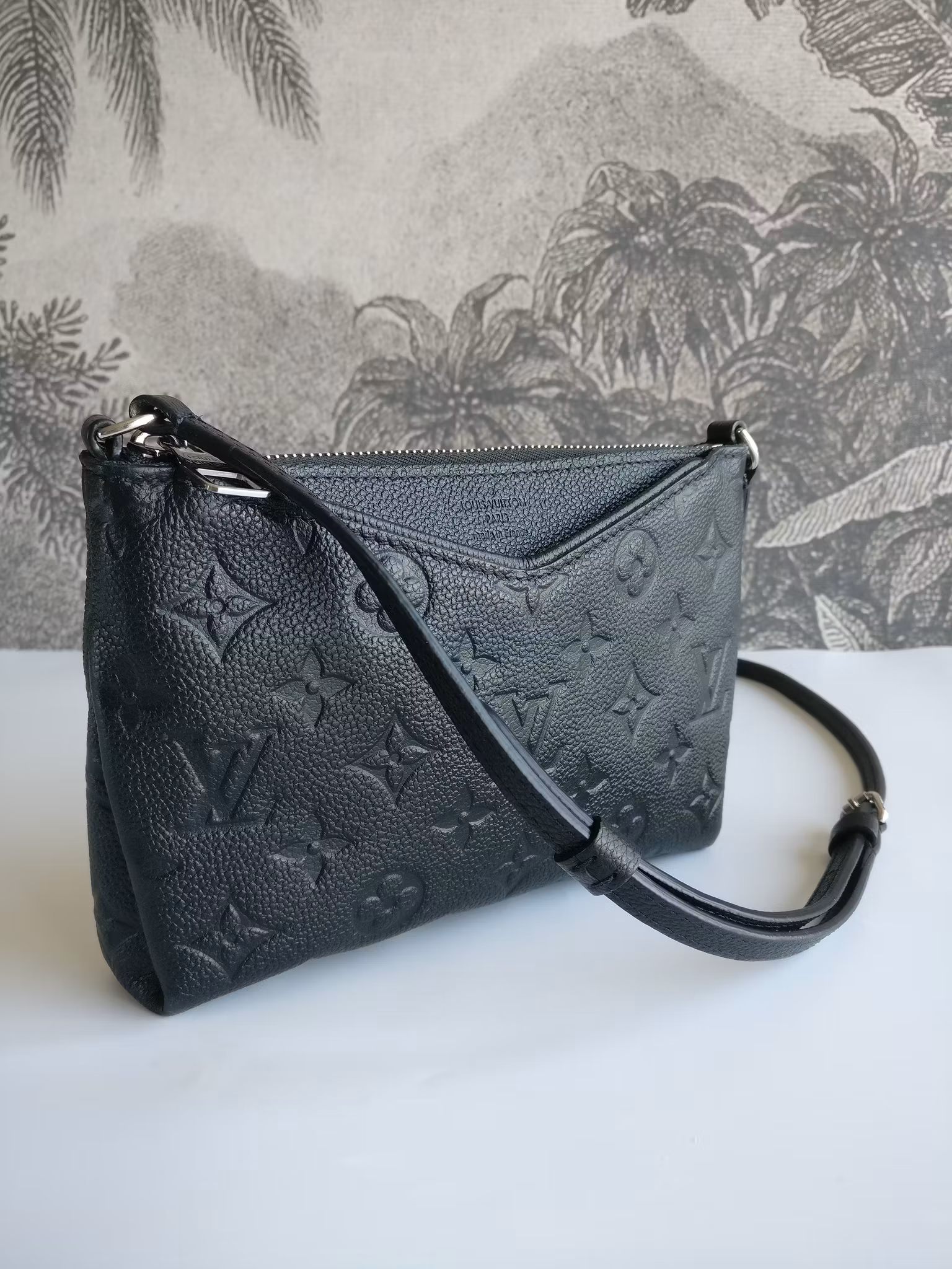 Louis Vuitton Pochette Pallas Uniformes