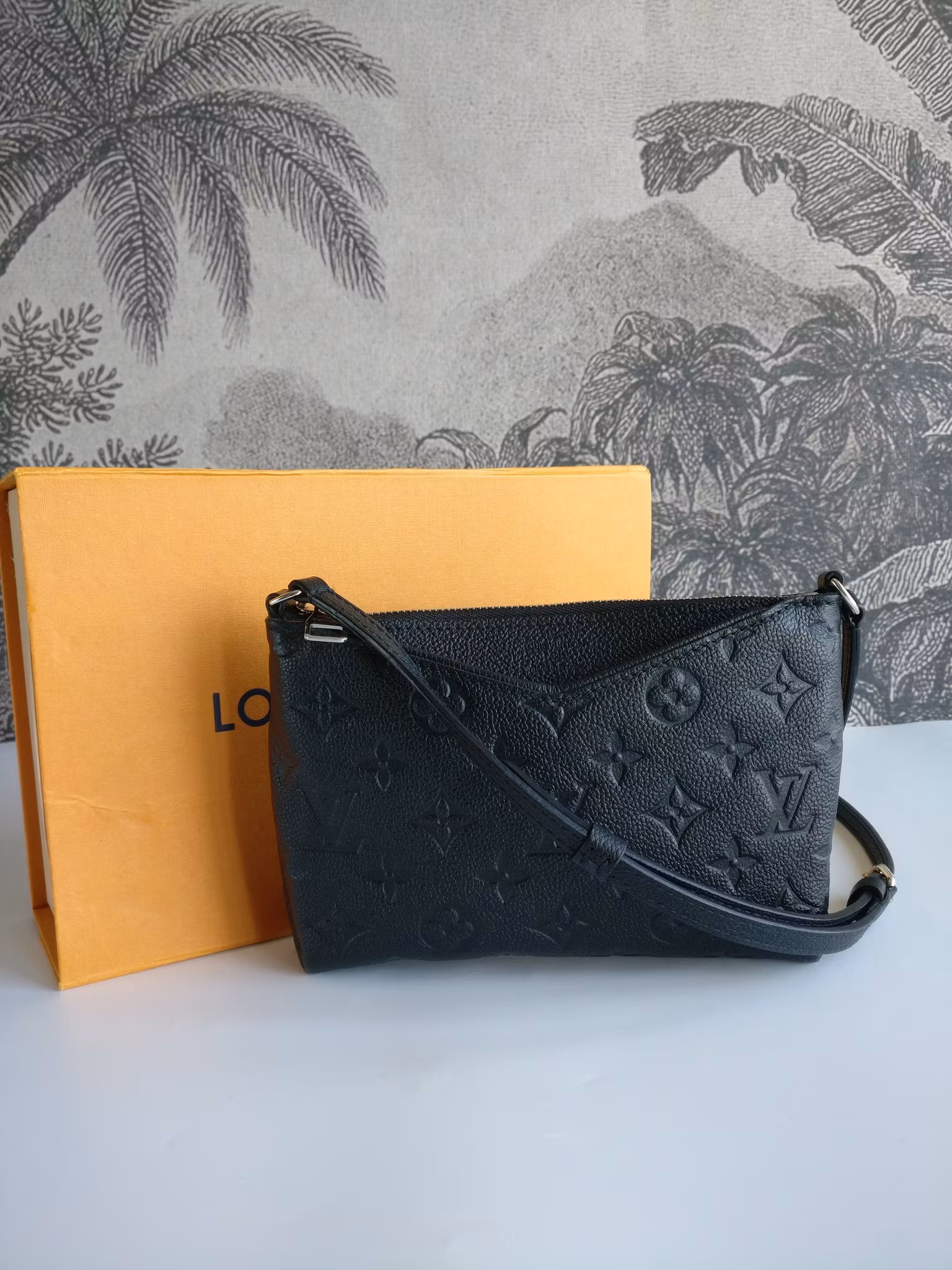 Louis Vuitton Pochette Pallas Uniformes