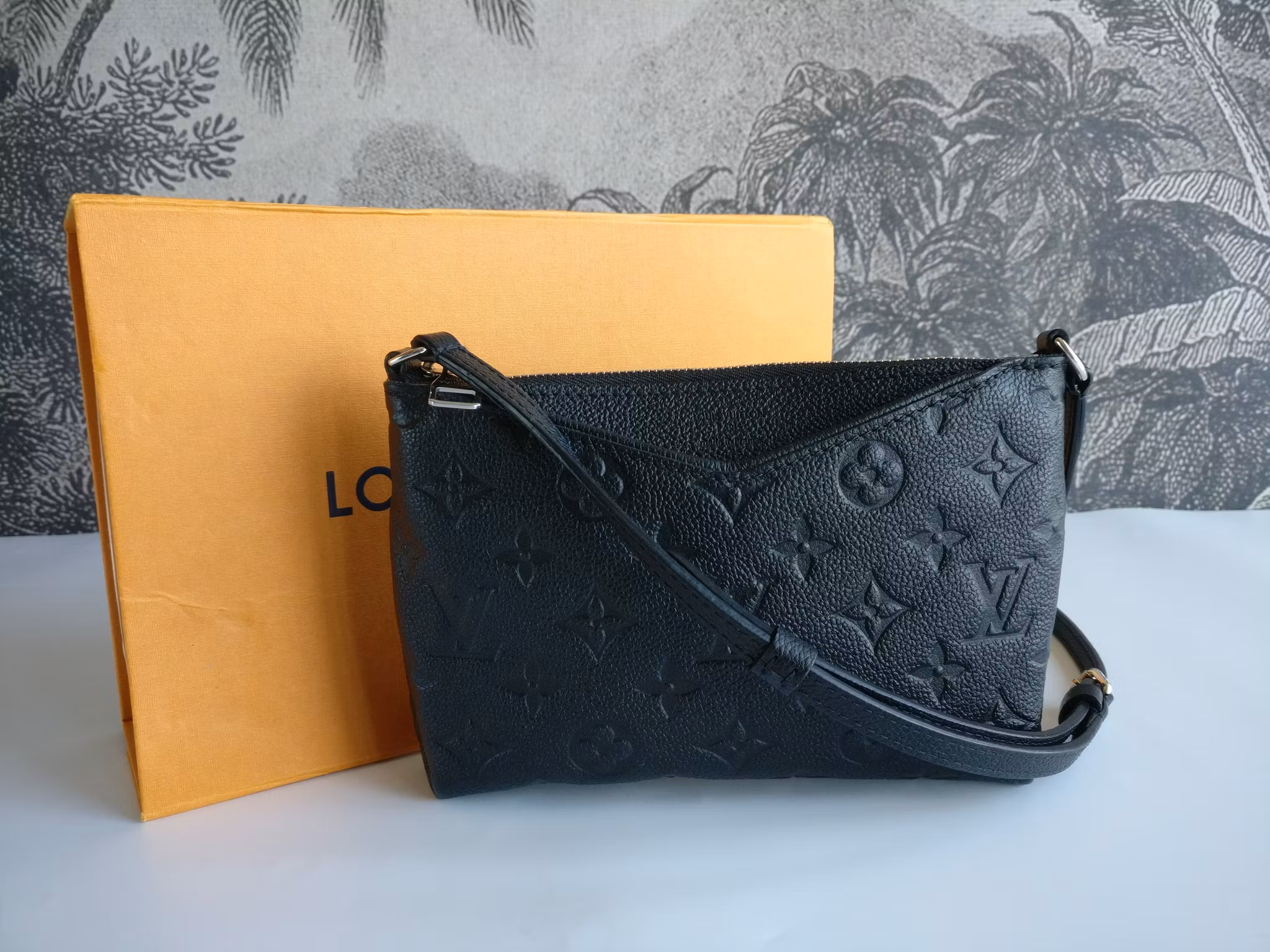 Louis Vuitton Pochette Pallas Uniformes