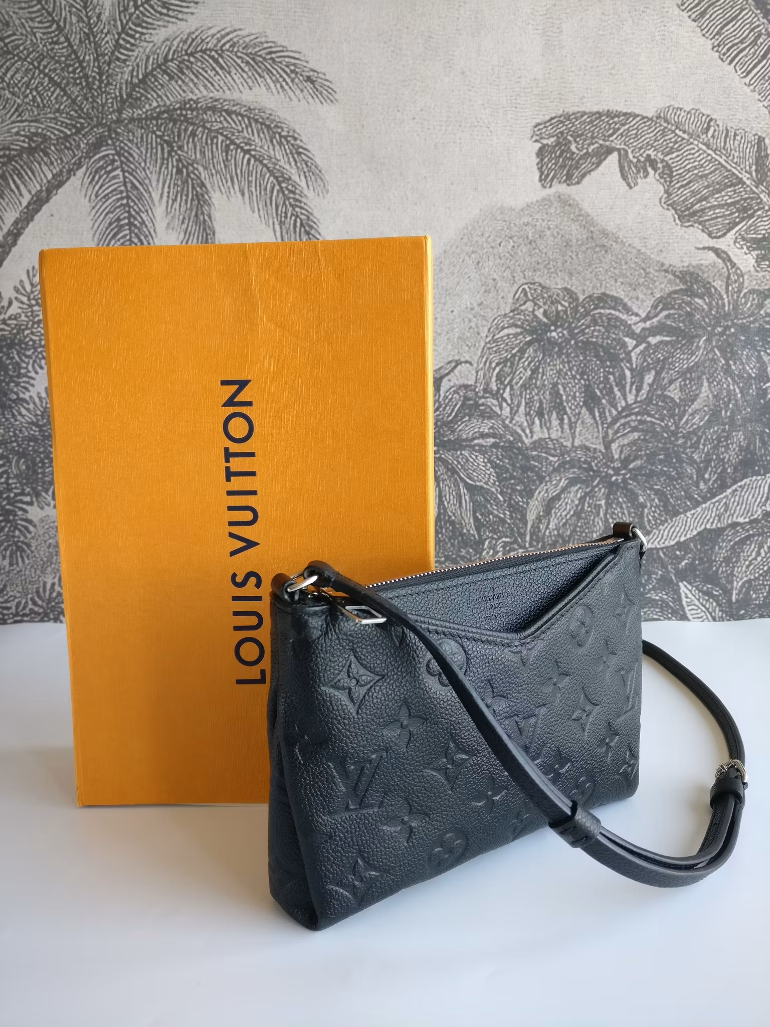 Louis Vuitton Pochette Pallas Uniformes