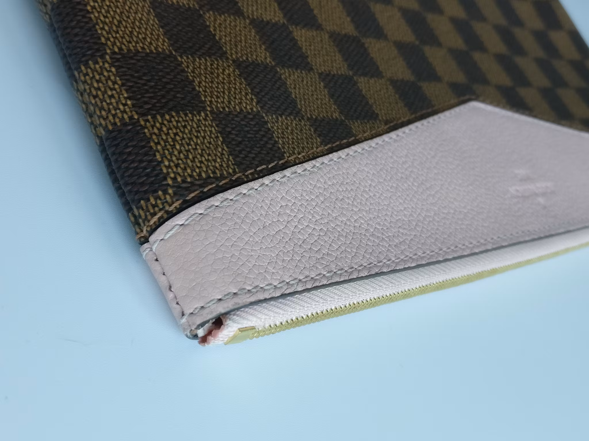 Louis Vuitton Daily Pouch damier ebene