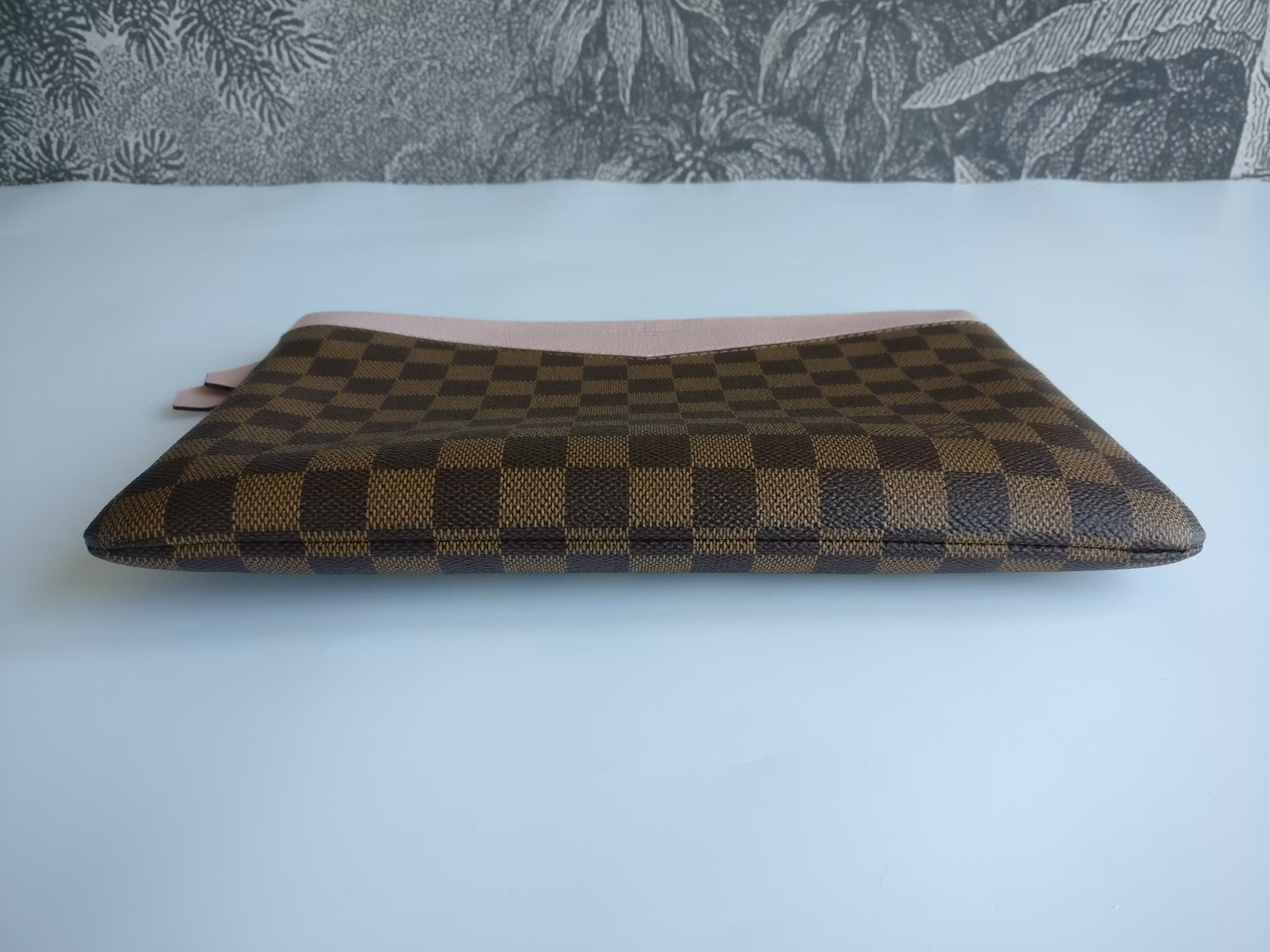 Louis Vuitton Daily Pouch damier ebene
