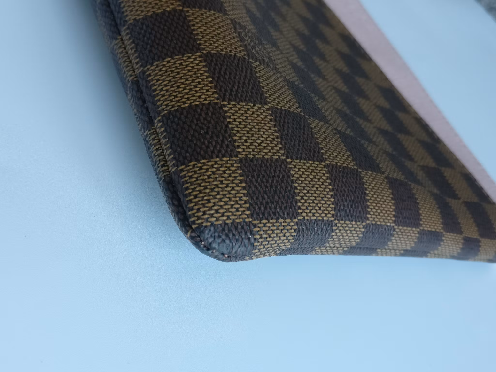 Louis Vuitton Daily Pouch damier ebene
