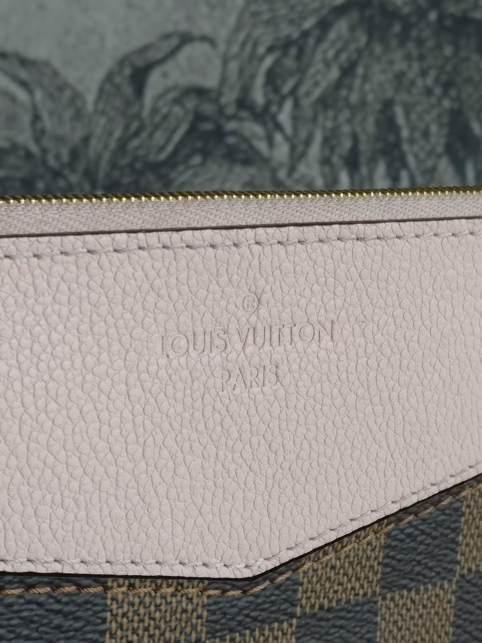 Louis Vuitton Daily Pouch damier ebene