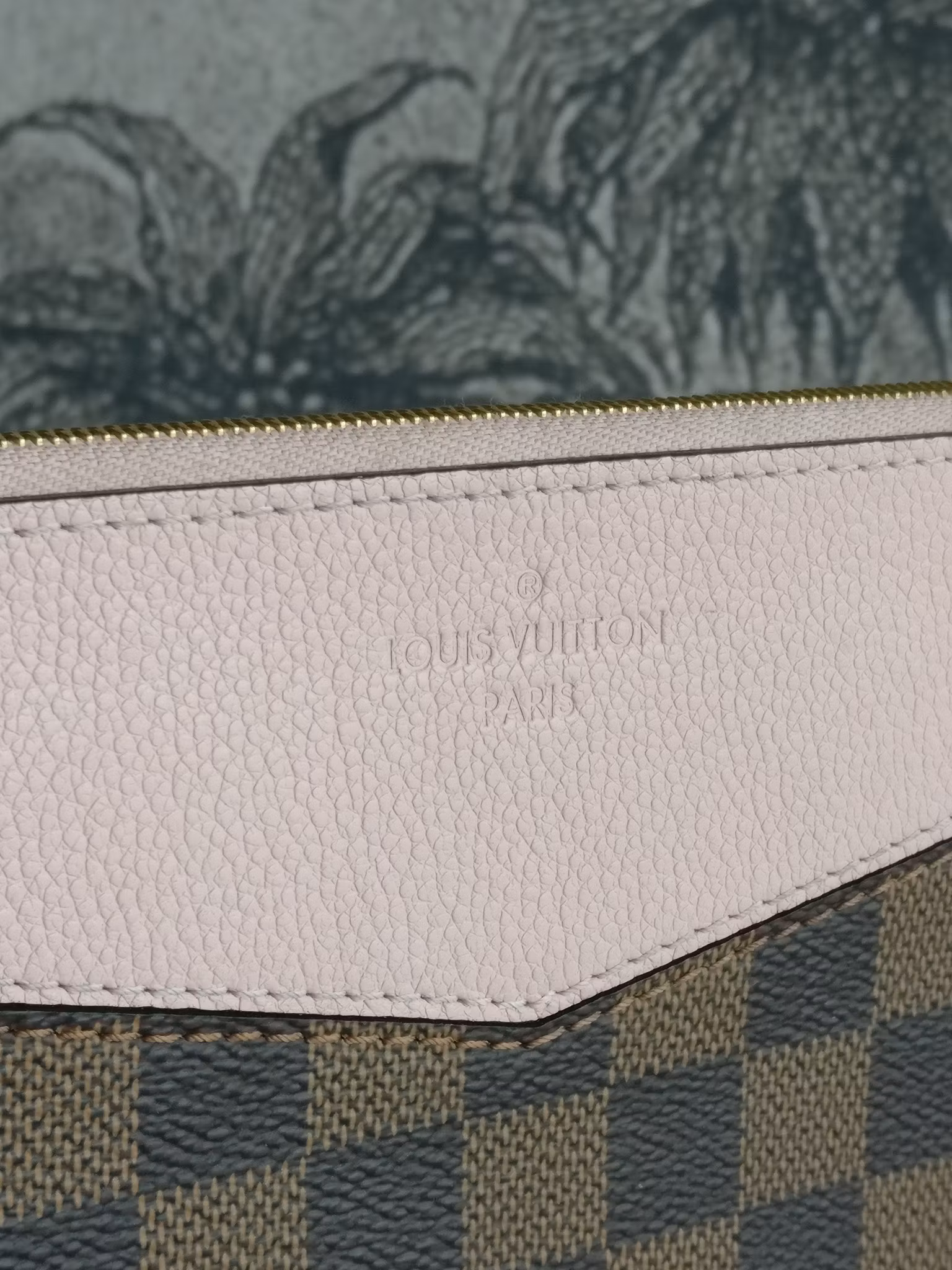 Louis Vuitton Daily Pouch damier ebene