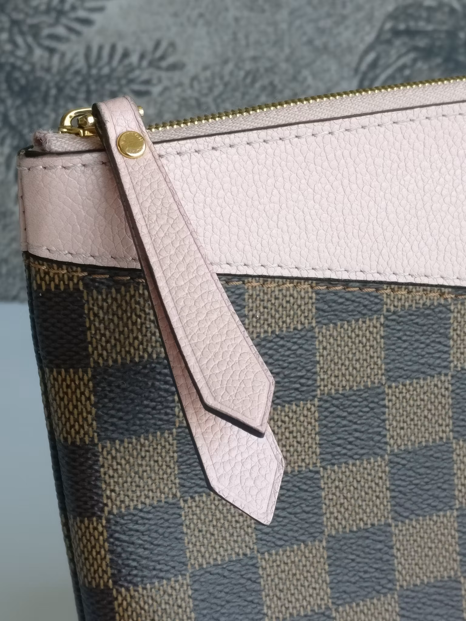 Louis Vuitton Daily Pouch damier ebene