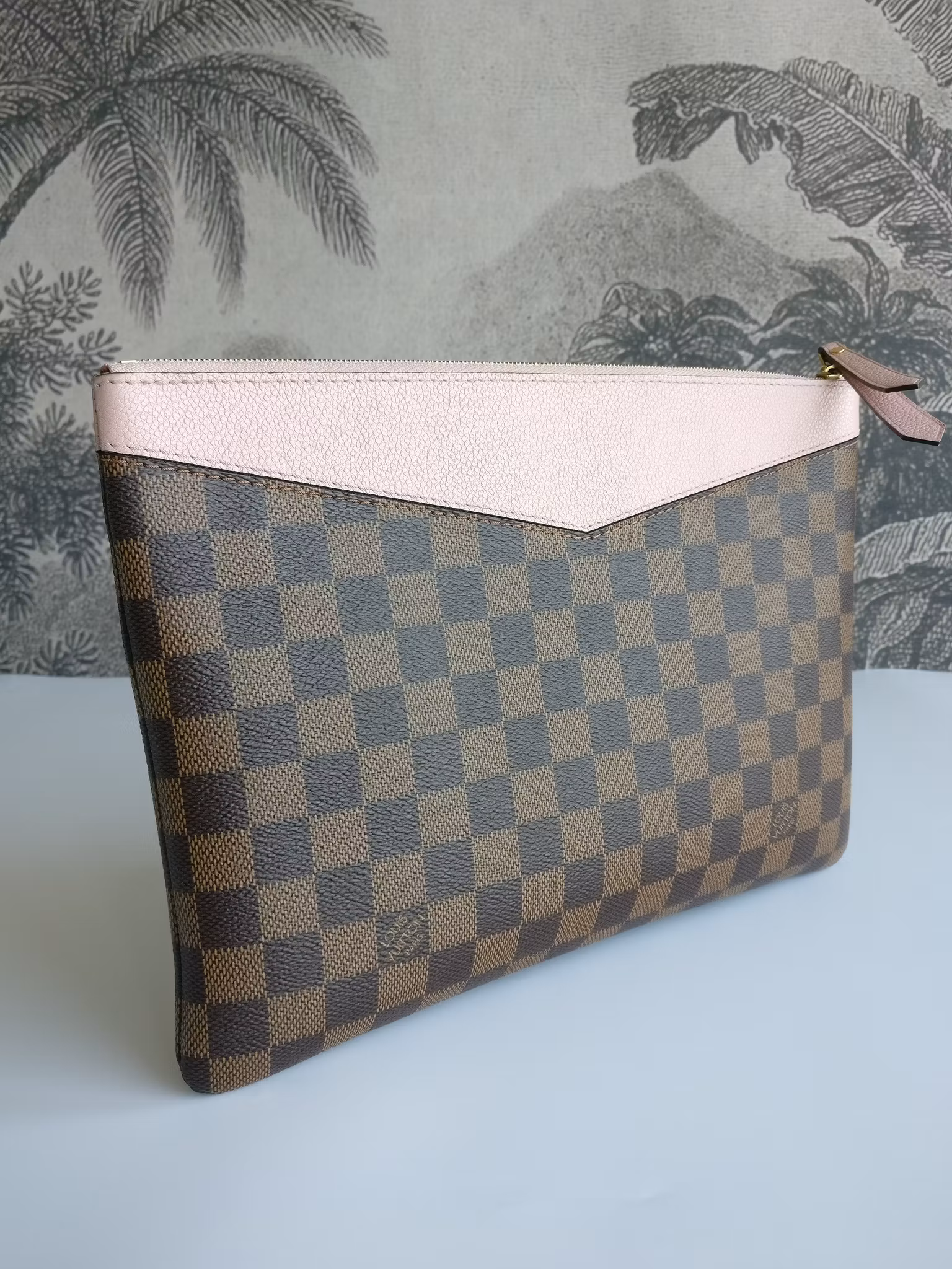 Louis Vuitton Daily Pouch damier ebene