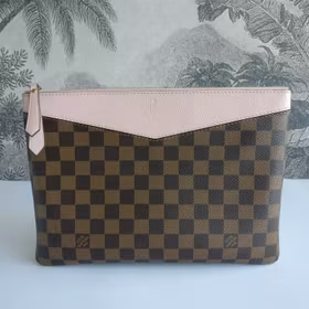 Louis Vuitton Daily Pouch damier ebene