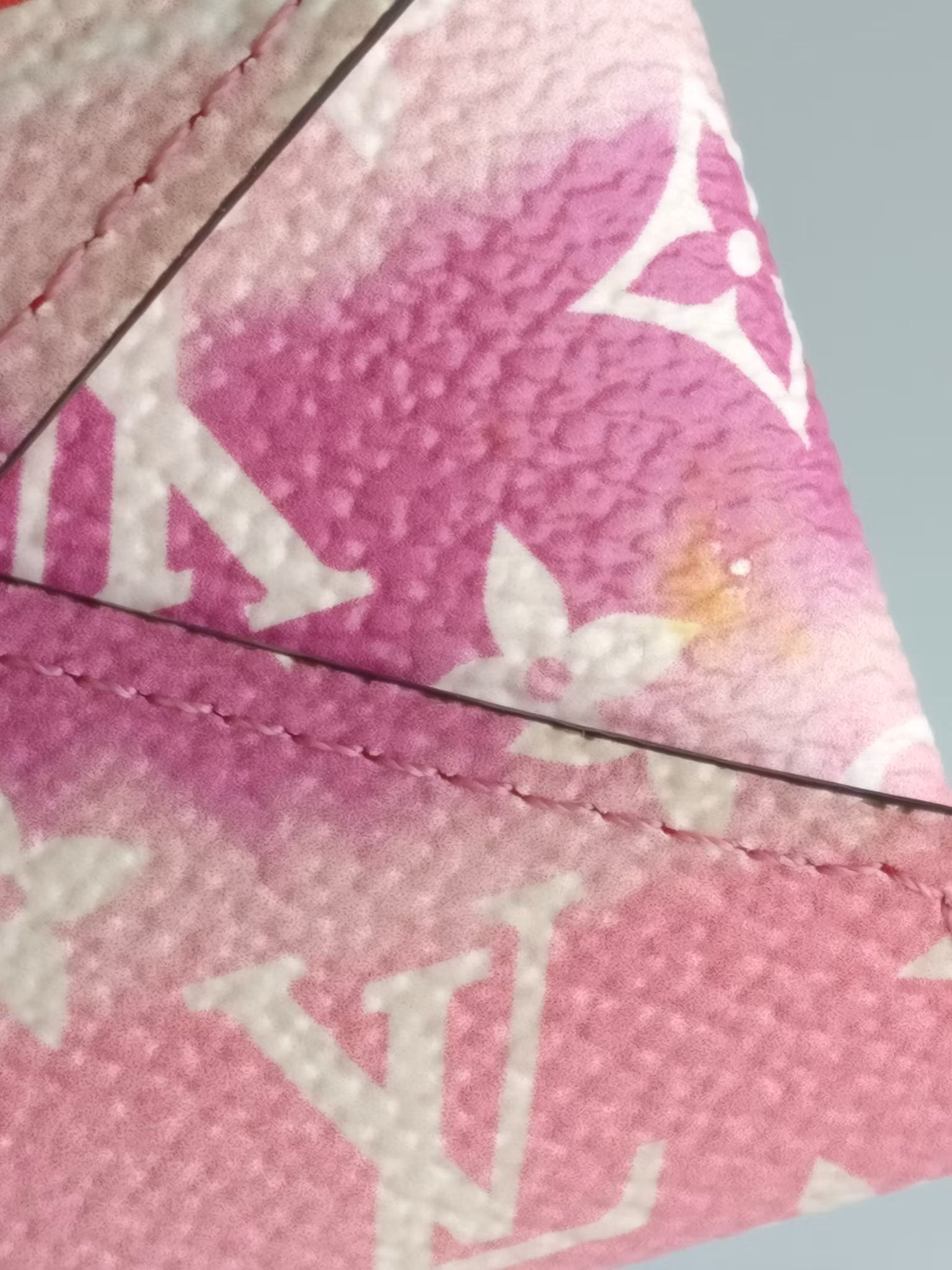 Louis Vuitton escale Kirigami S