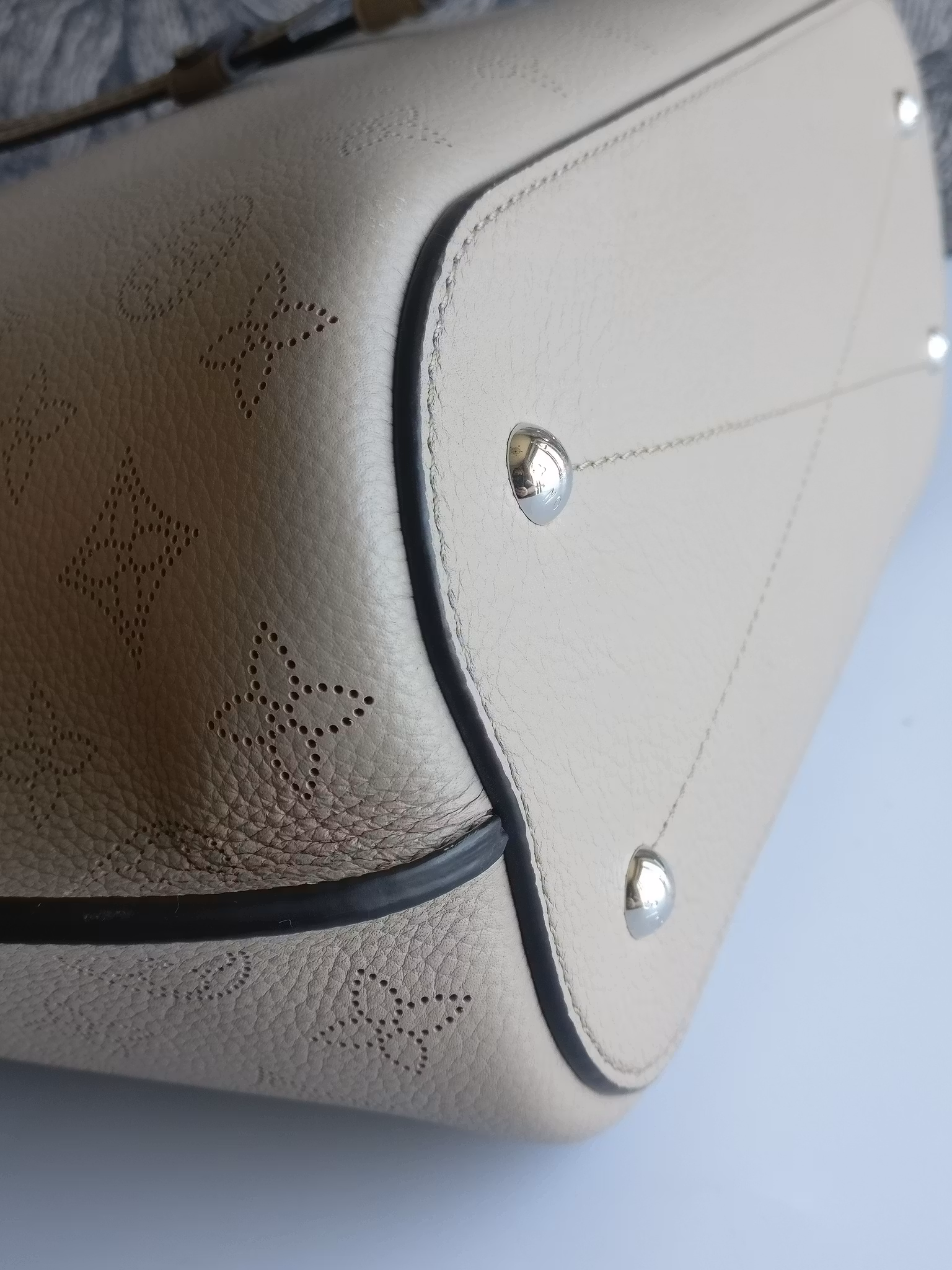 Louis Vuitton Girolata Mahina Galet