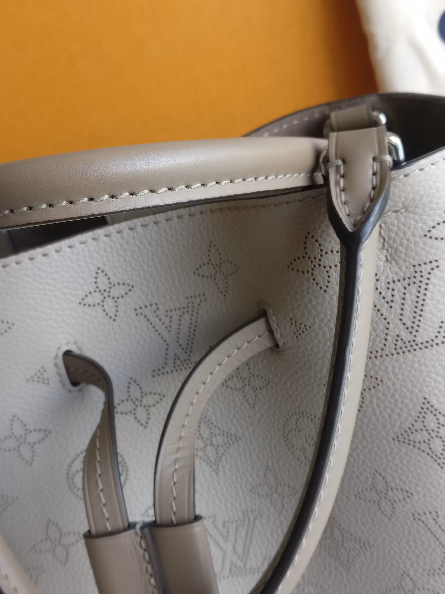 Louis Vuitton Girolata Mahina Galet