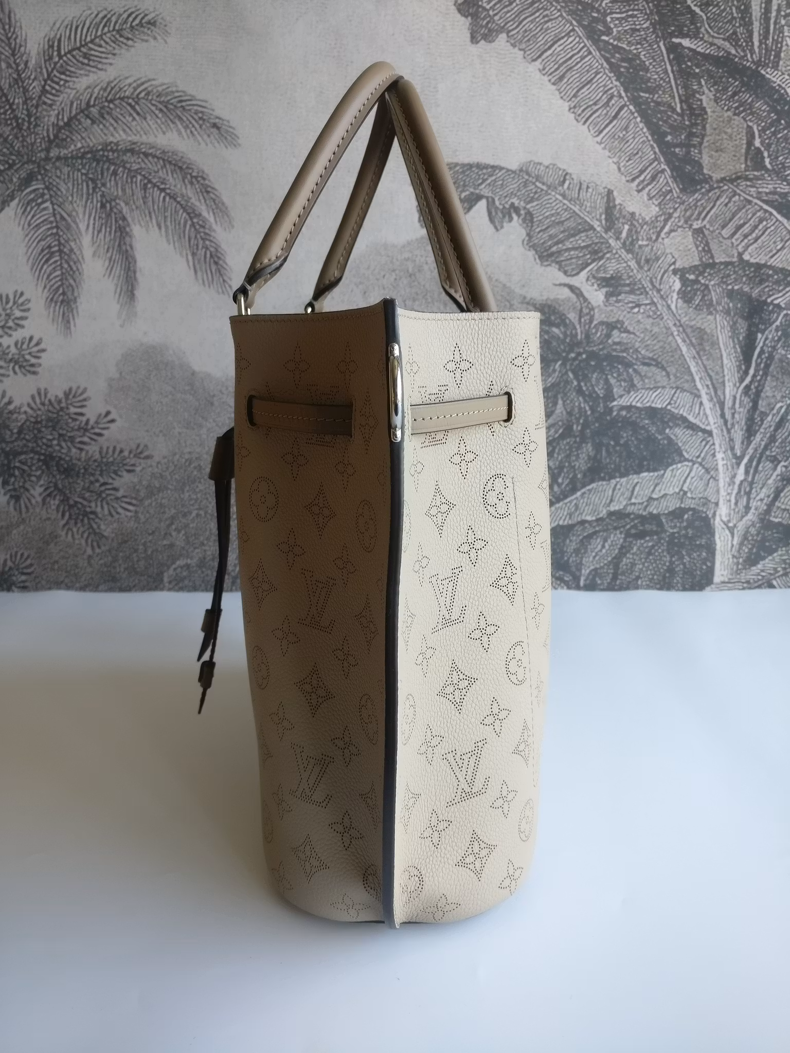 Louis Vuitton Girolata Mahina Galet