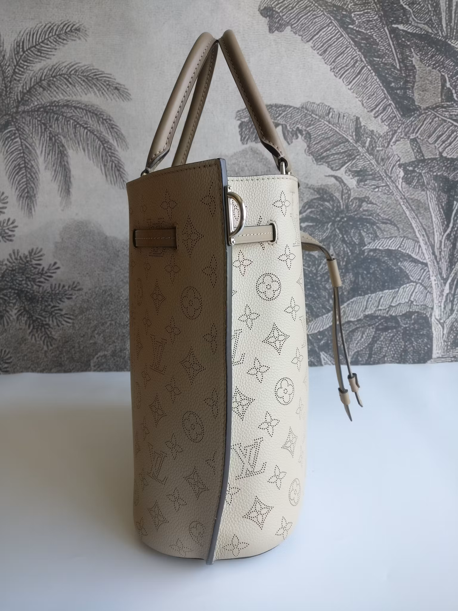 Louis Vuitton Girolata Mahina Galet