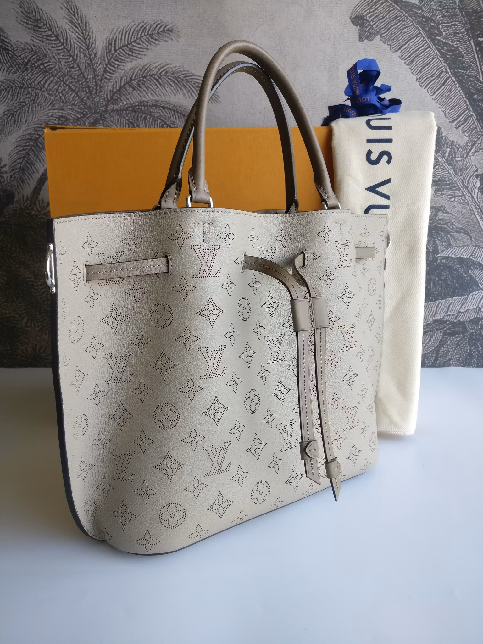 Louis Vuitton Girolata Mahina Galet