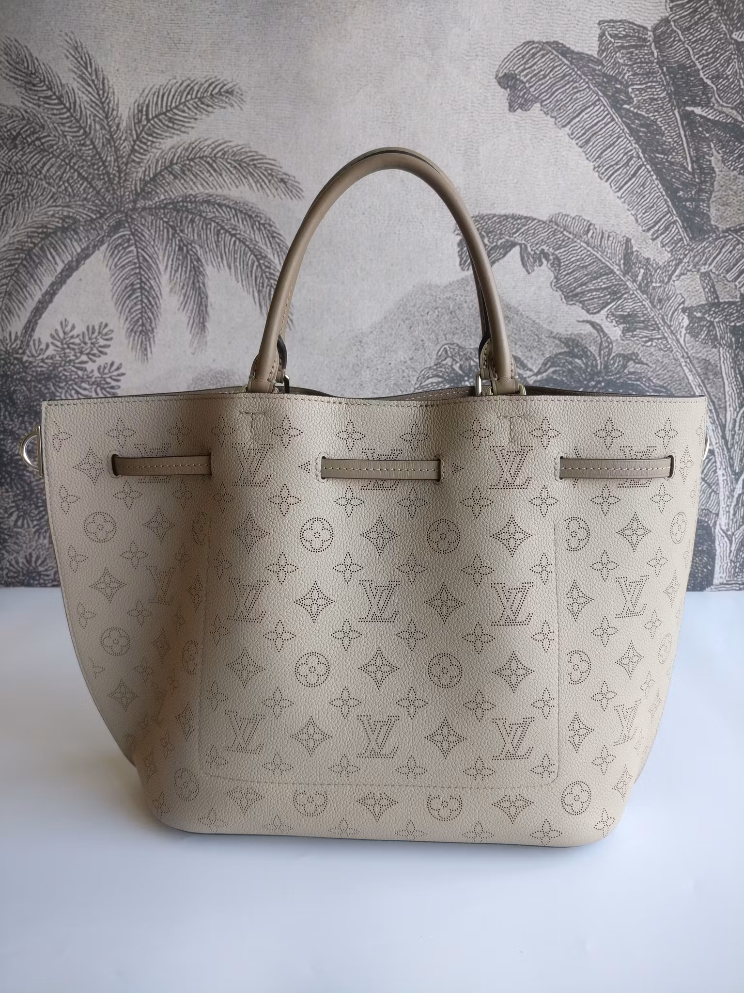Louis Vuitton Girolata Mahina Galet