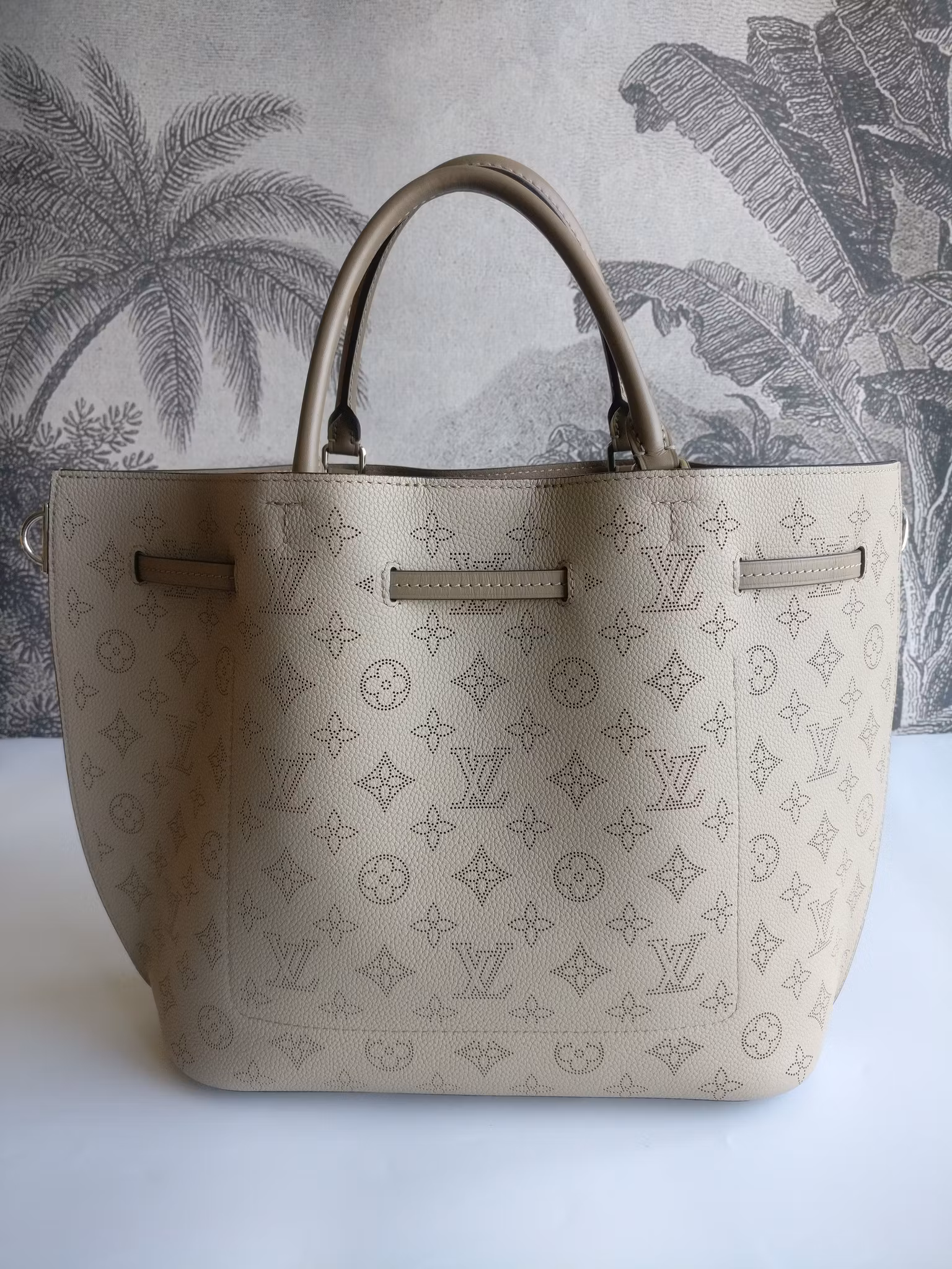 Louis Vuitton Girolata Mahina Galet