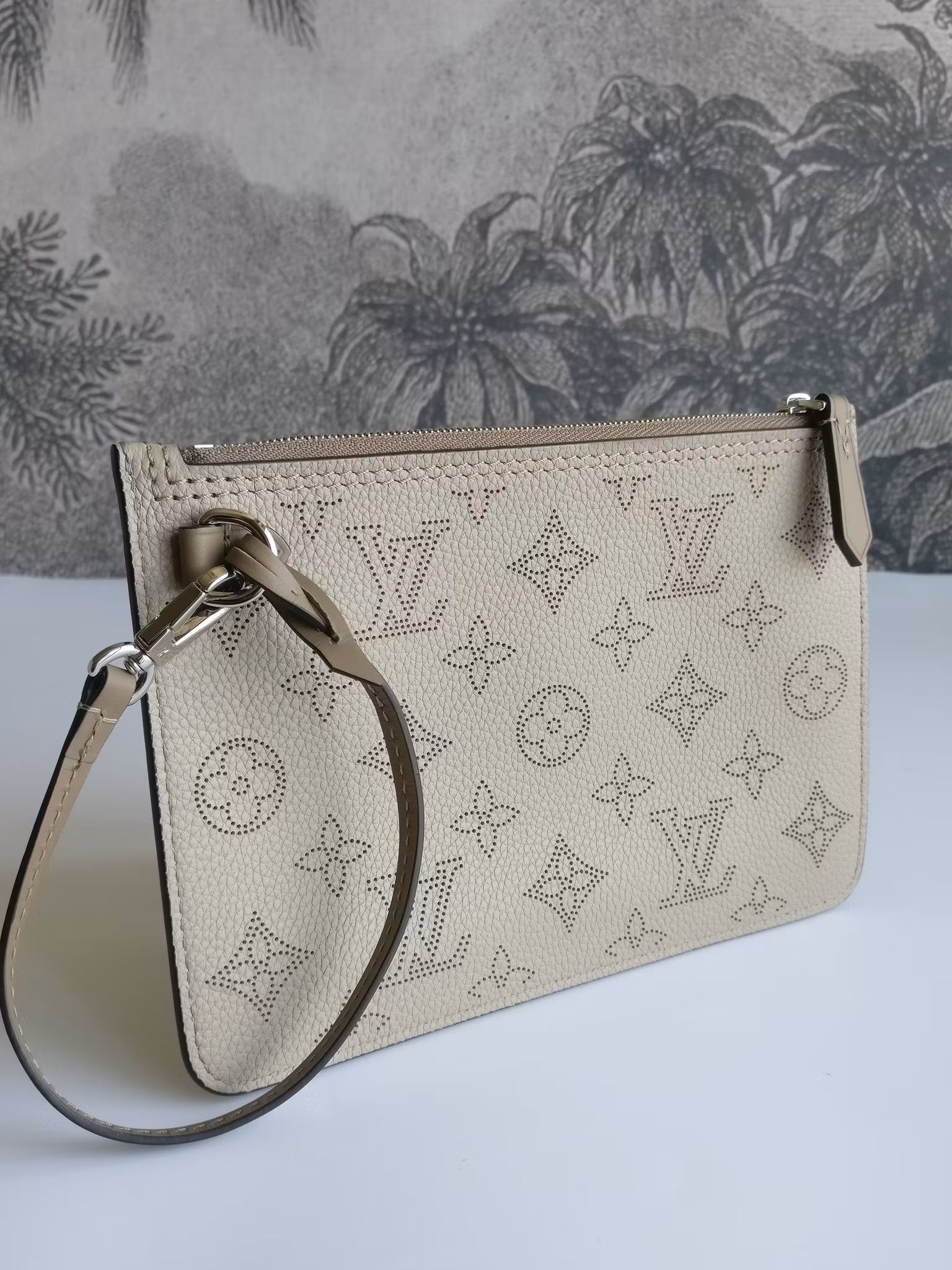 Louis Vuitton Girolata Mahina Galet