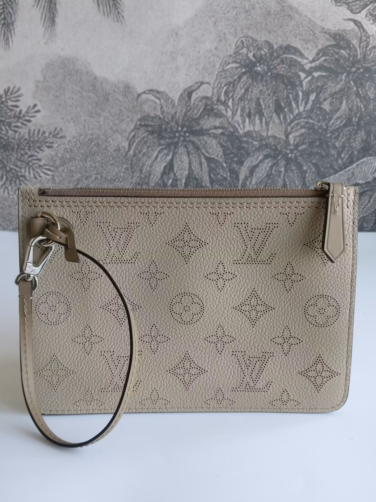 Louis Vuitton Girolata Mahina Galet