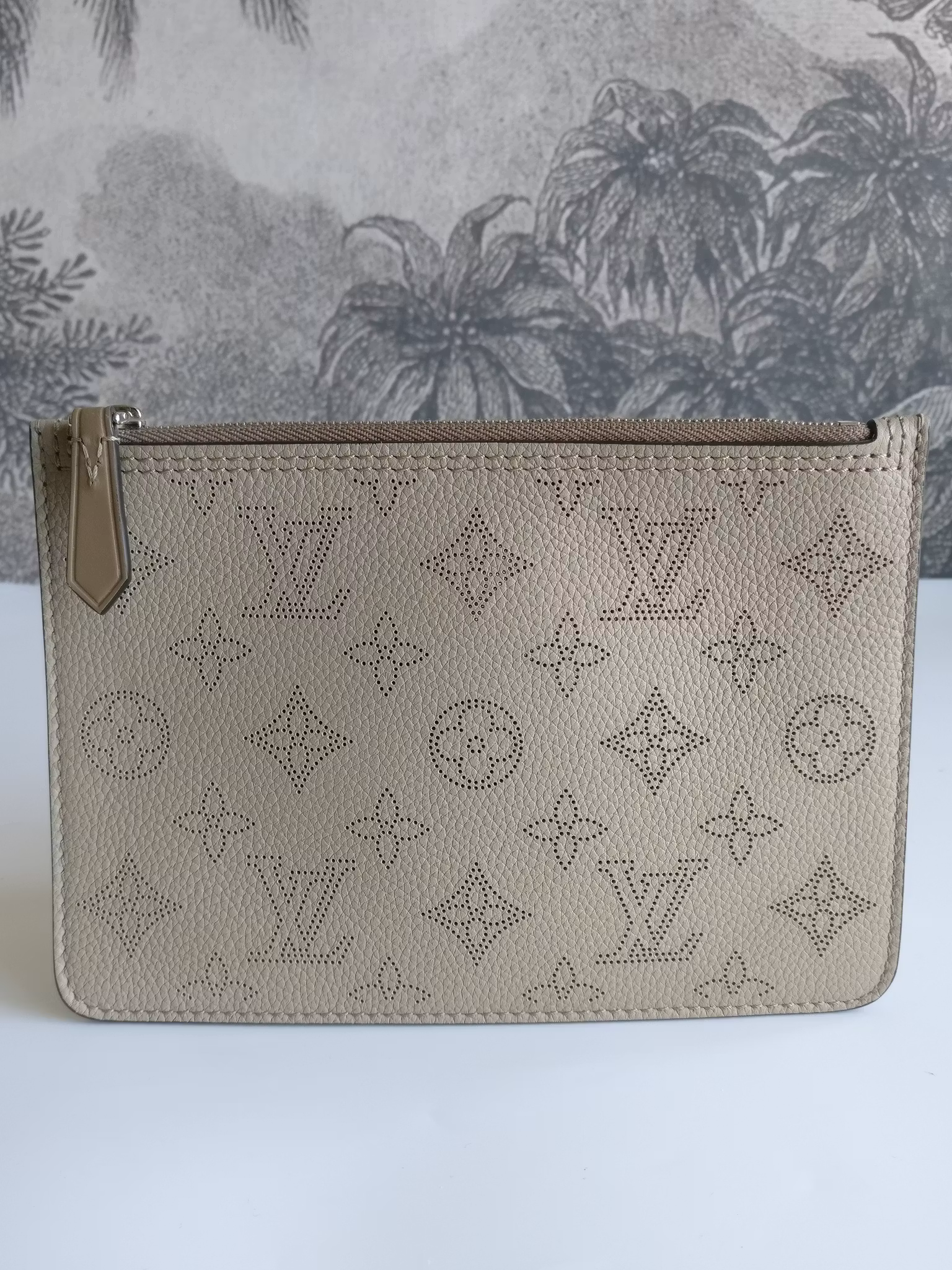 Louis Vuitton Girolata Mahina Galet