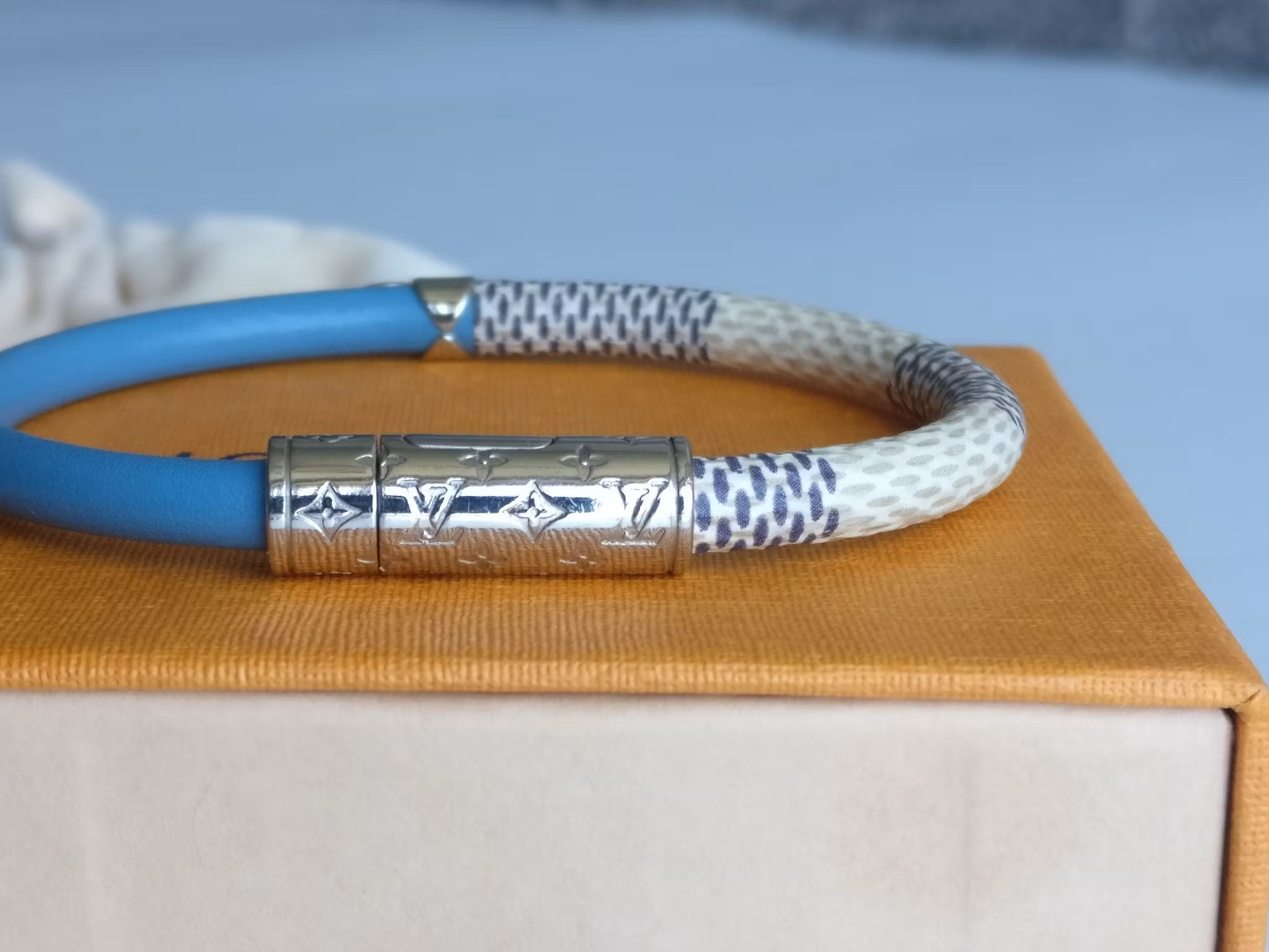 Louis Vuitton Daily Confidential Bracelet damier azur
