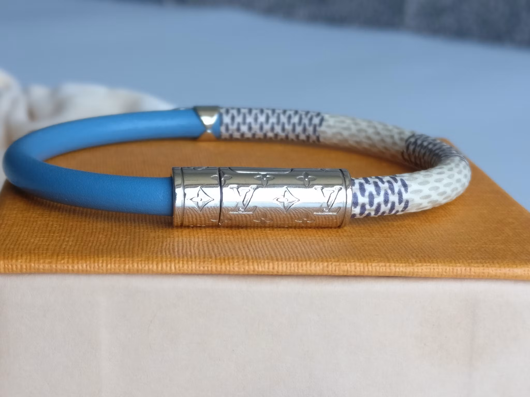 Louis Vuitton Daily Confidential Bracelet damier azur