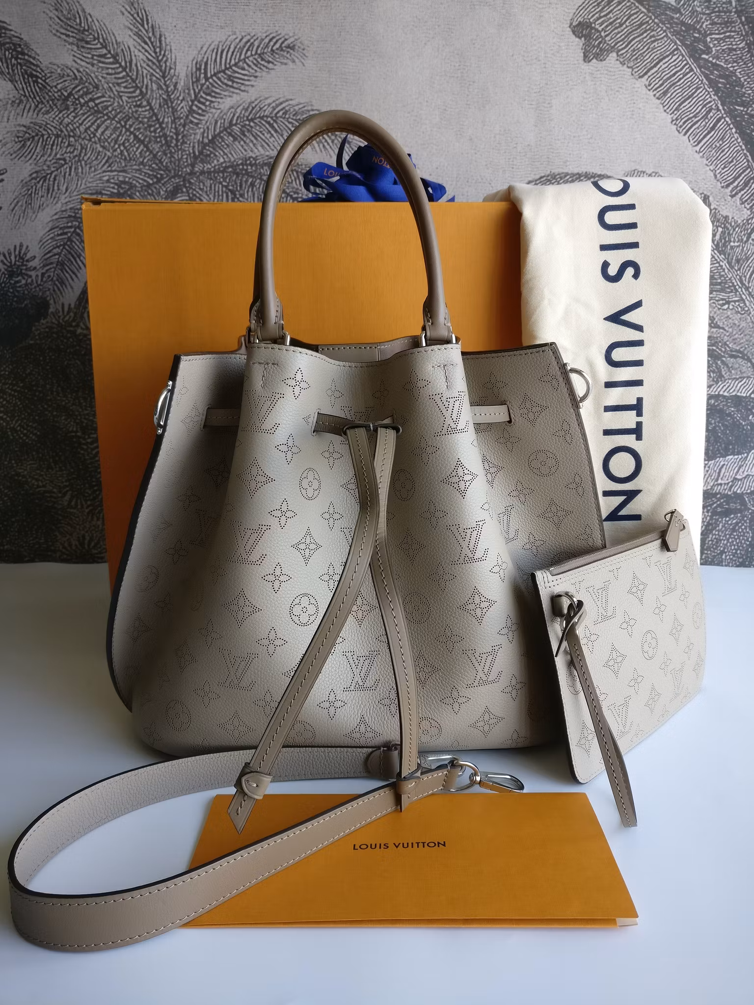 Louis Vuitton Girolata Mahina Galet