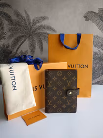Louis Vuitton Medium Ring agenda cover