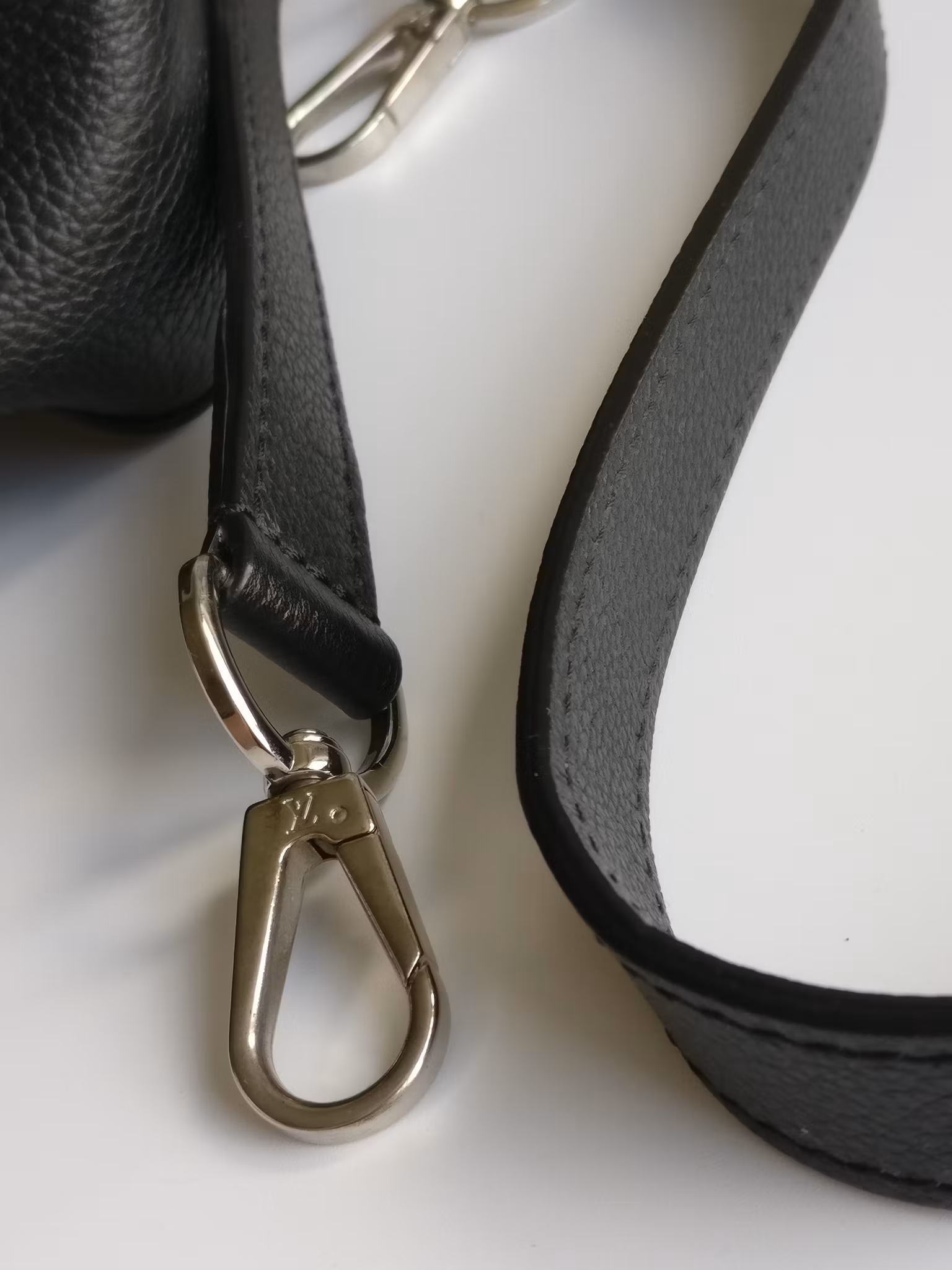 Louis Vuitton LockMe II Noir