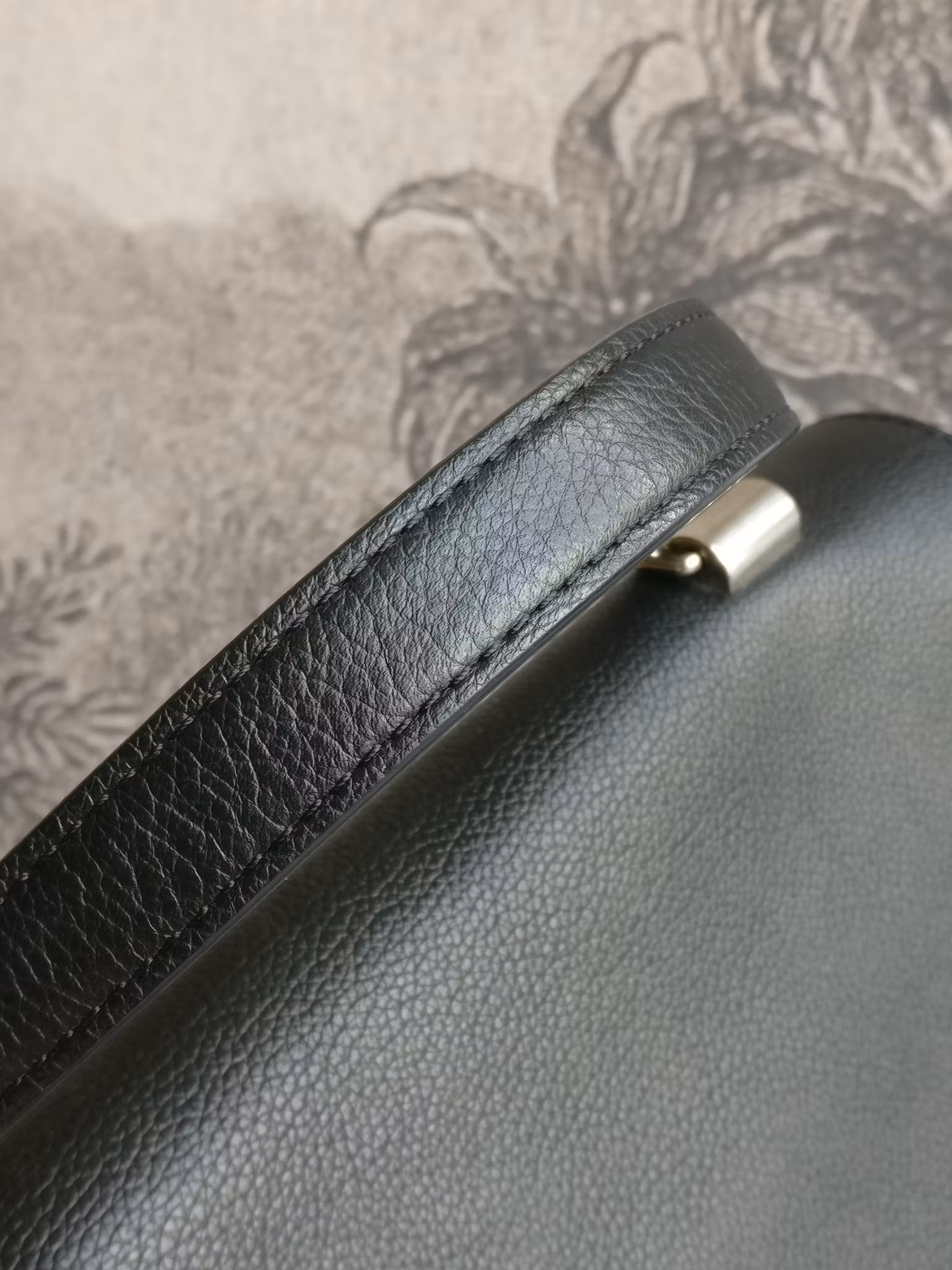 Louis Vuitton LockMe II Noir