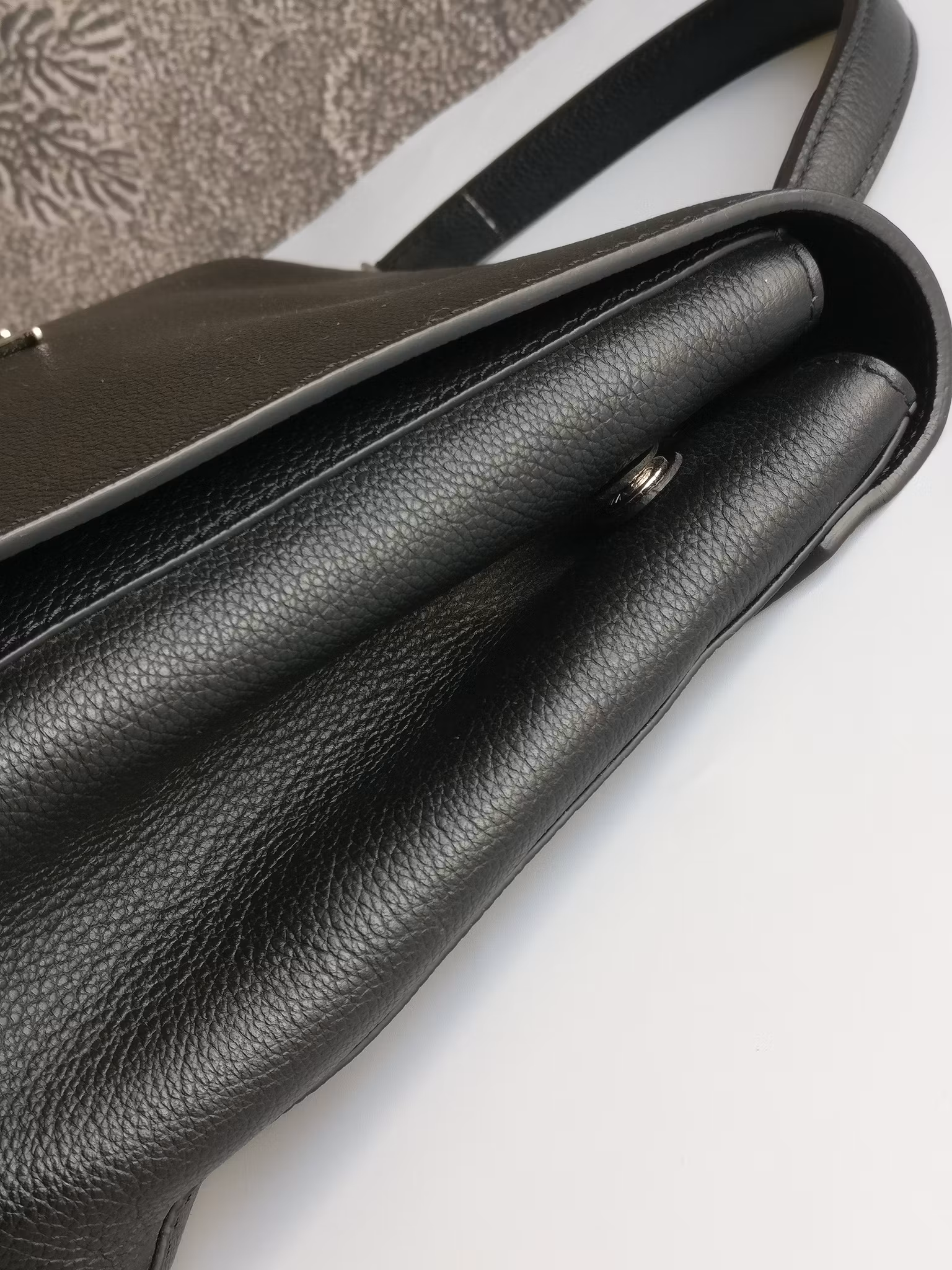 Louis Vuitton LockMe II Noir