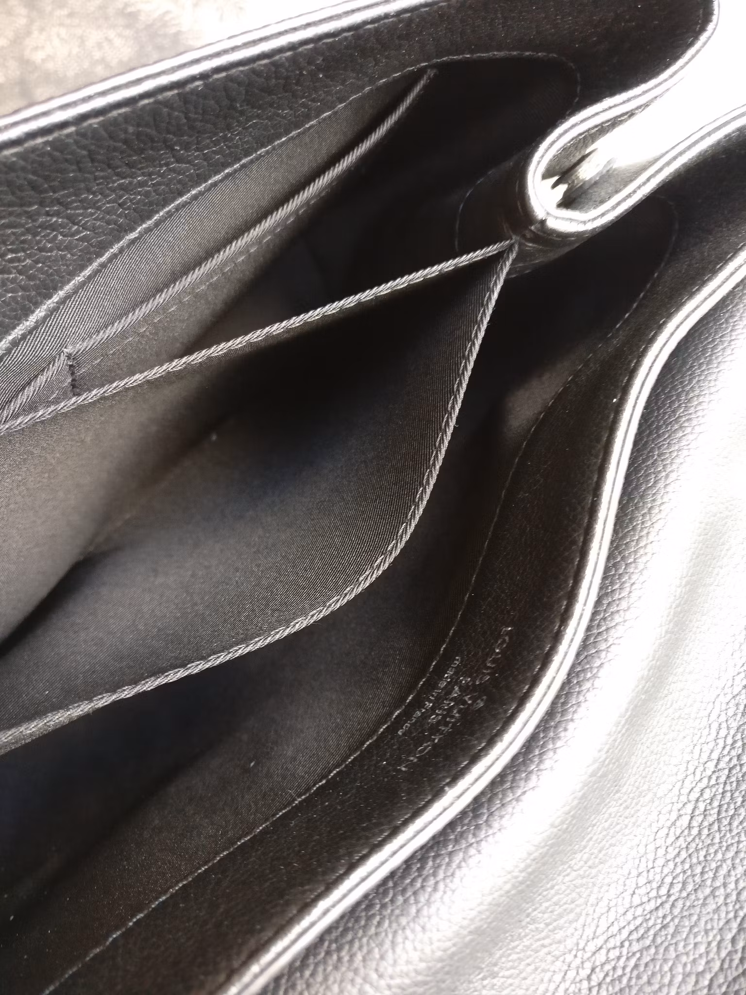 Louis Vuitton LockMe II Noir