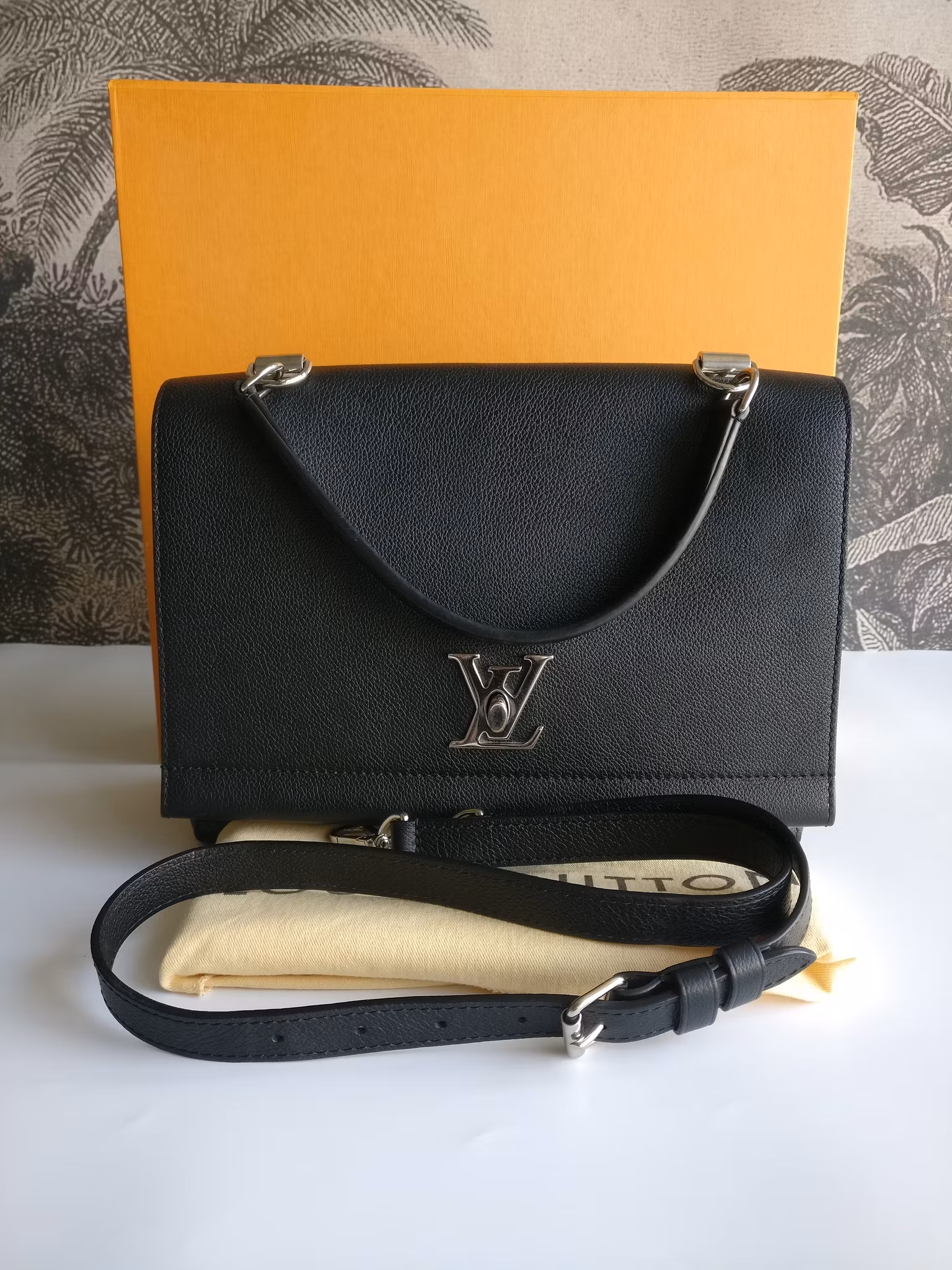 Louis Vuitton LockMe II Noir