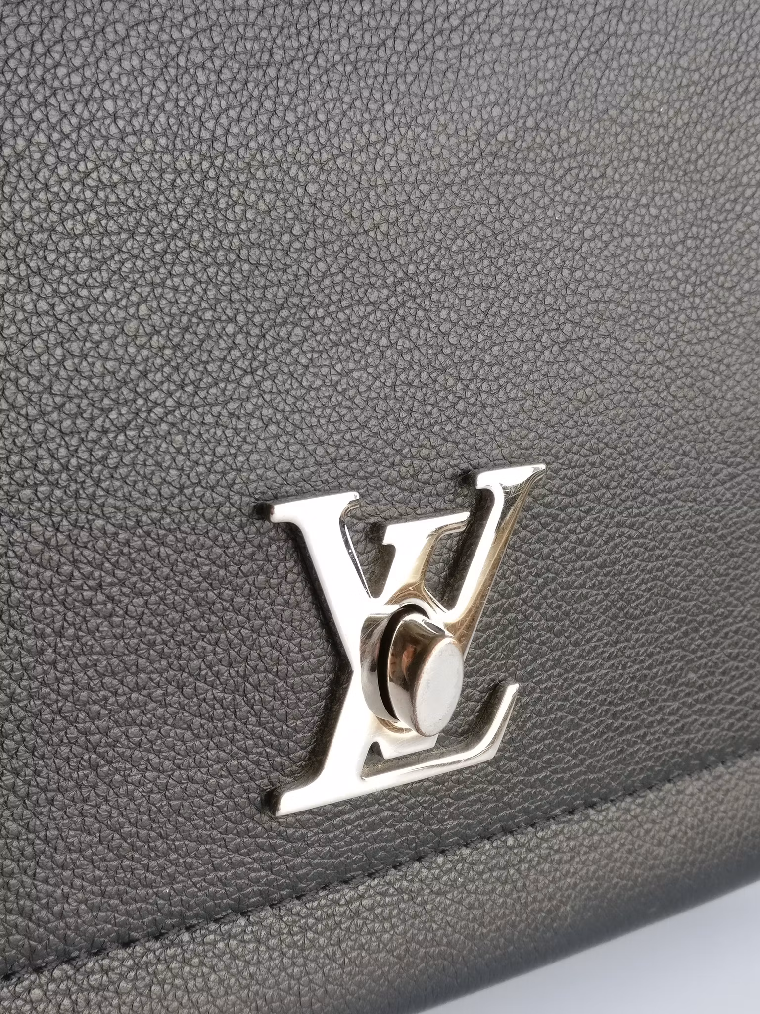 Louis Vuitton LockMe II Noir