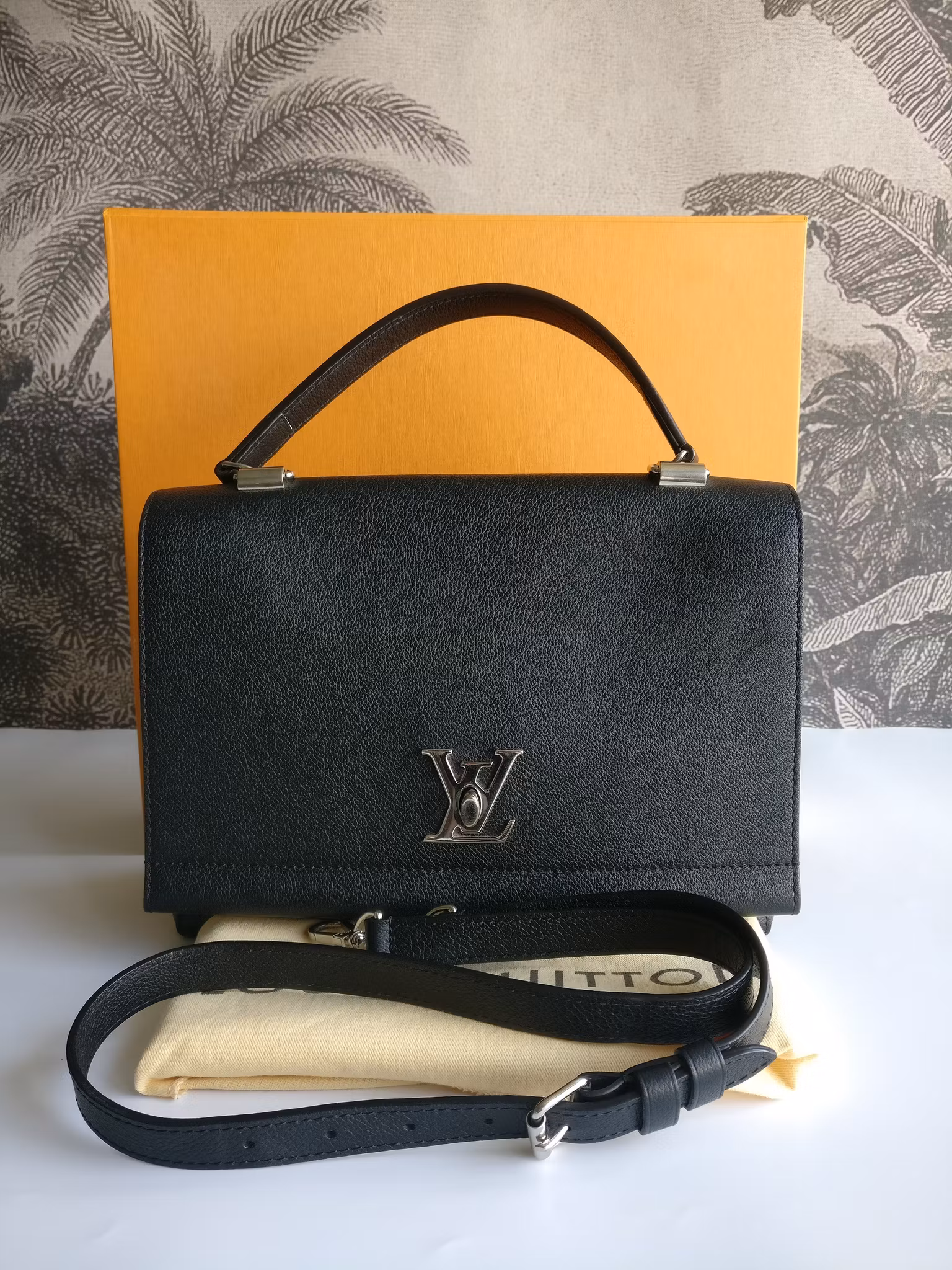 Louis Vuitton LockMe II Noir