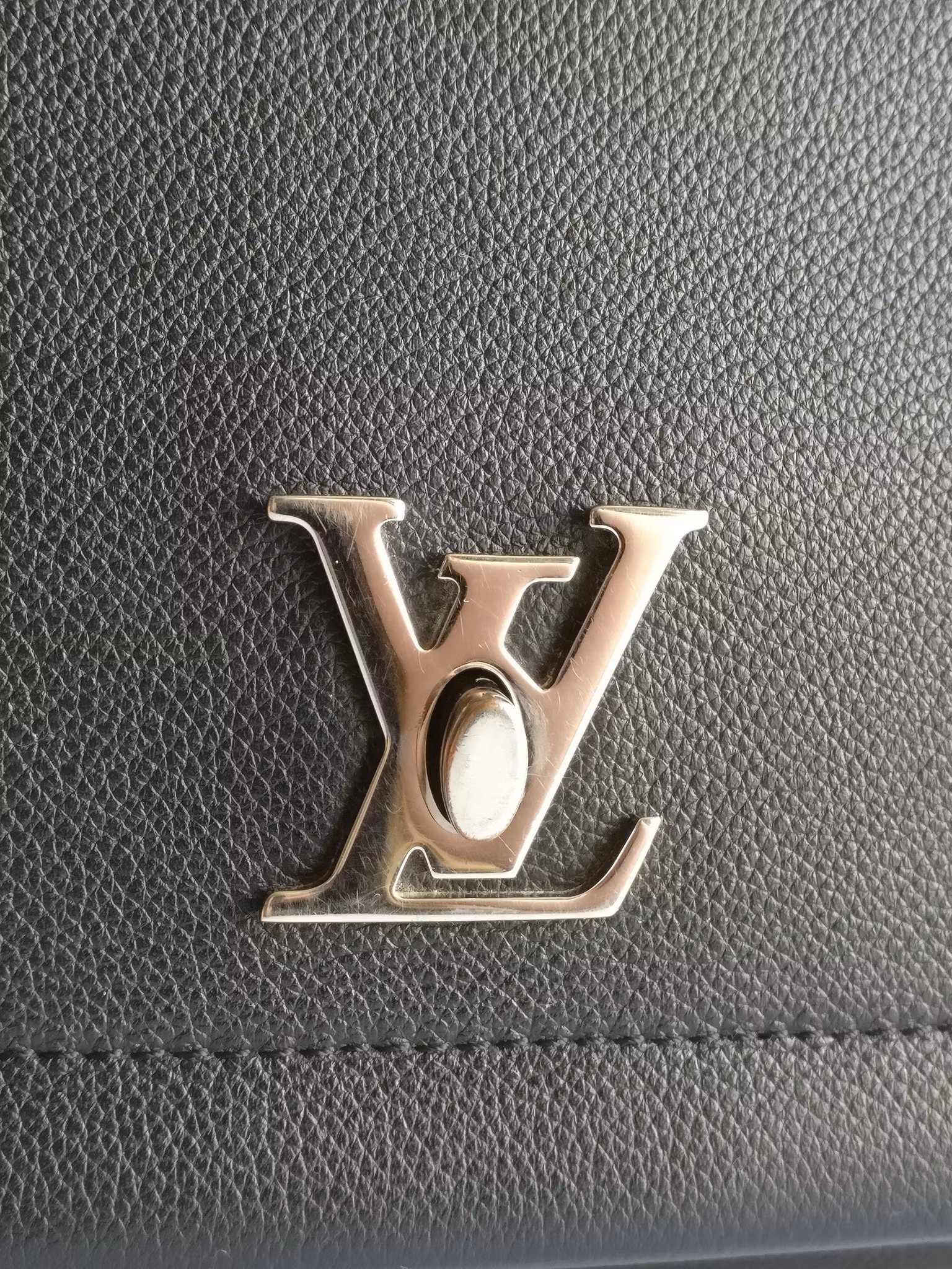 Louis Vuitton LockMe II Noir