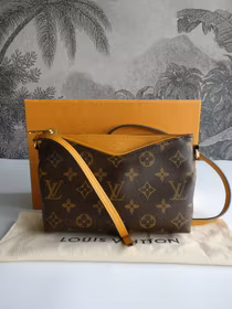 Louis Vuitton Pochette Pallas uniformes Safran