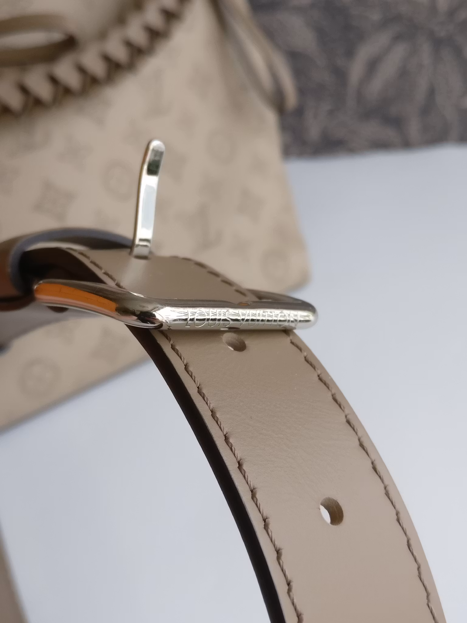 Louis Vuitton Beaubourg MM Hobo