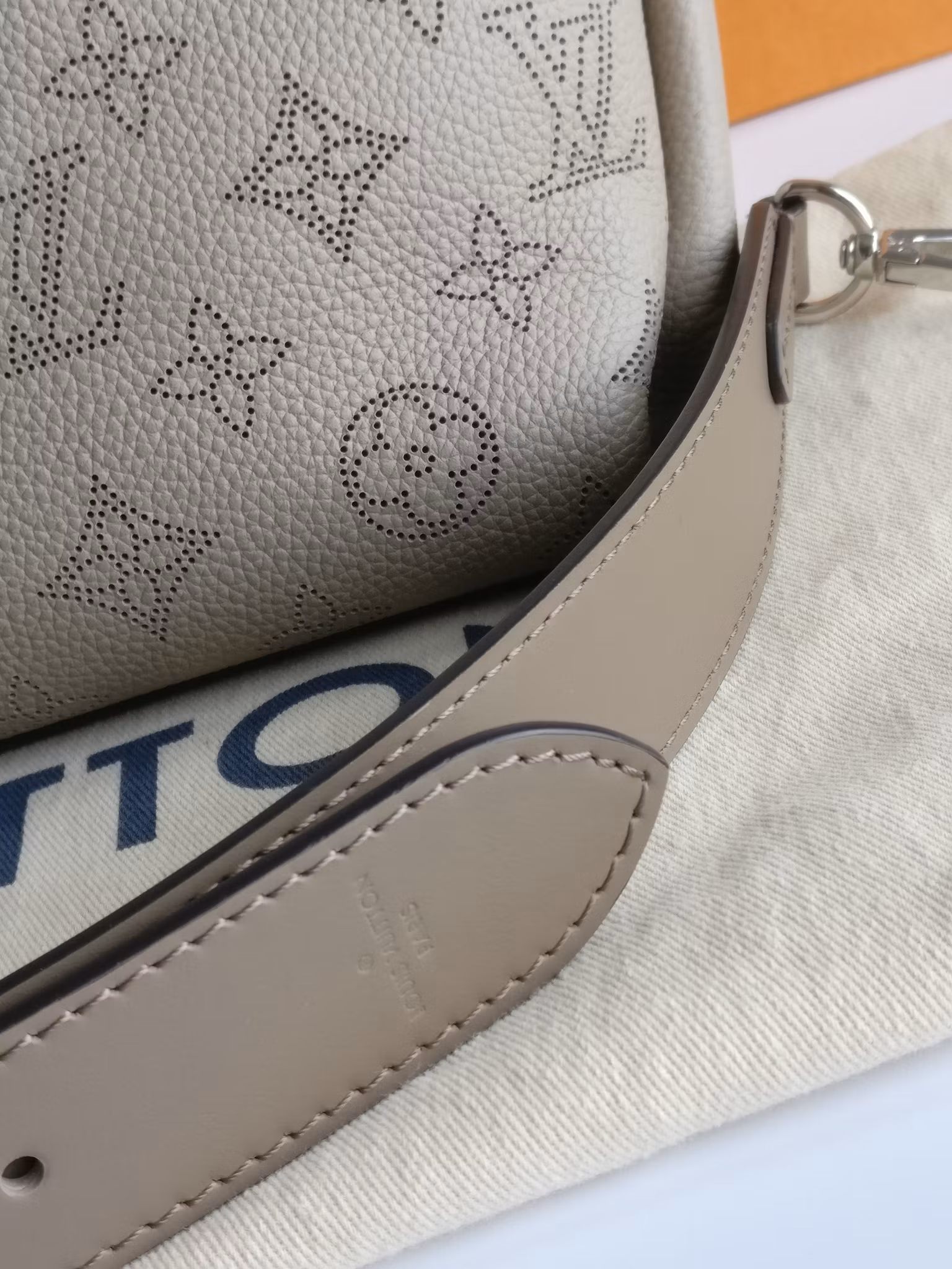 Louis Vuitton Beaubourg MM Hobo