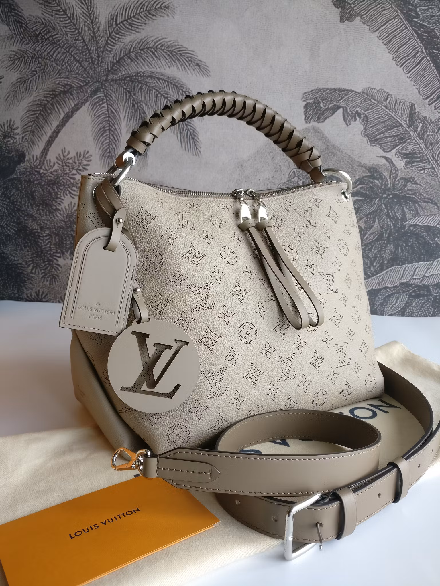 Louis Vuitton Beaubourg MM Hobo