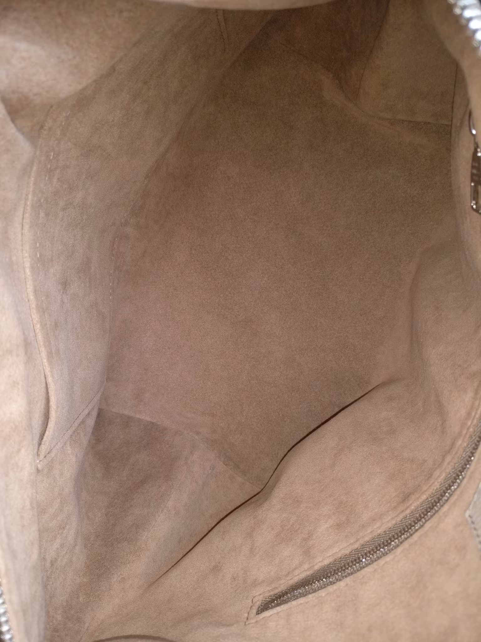 Louis Vuitton Beaubourg MM Hobo