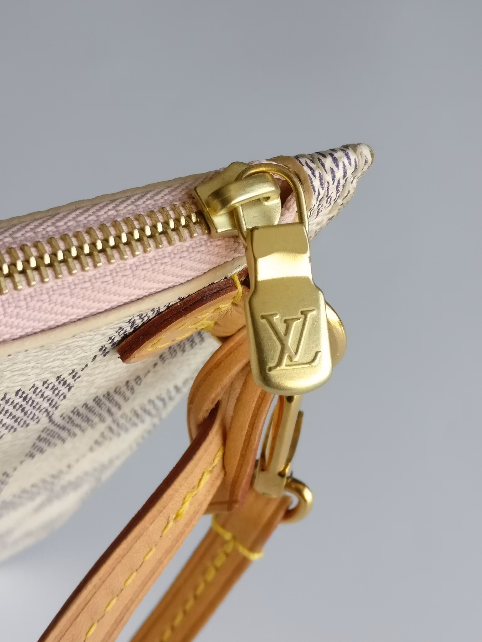 Louis Vuitton Neverfull MM clutch