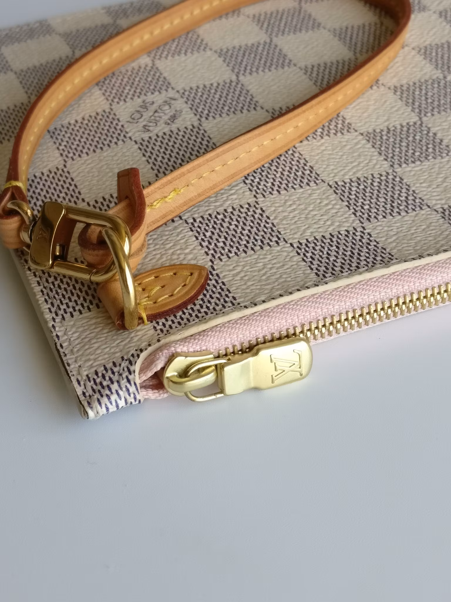 Louis Vuitton Neverfull MM clutch