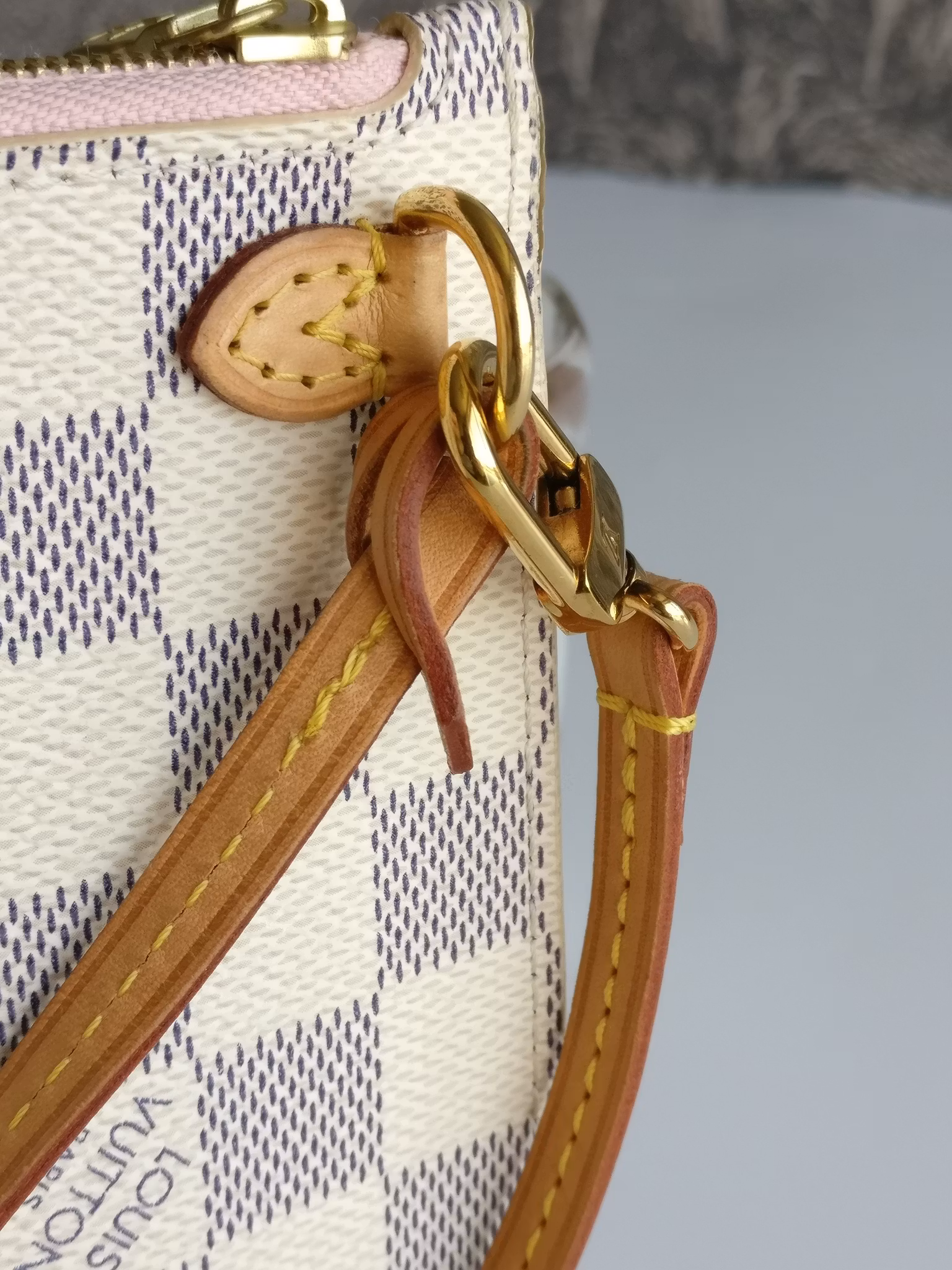 Louis Vuitton Neverfull MM clutch