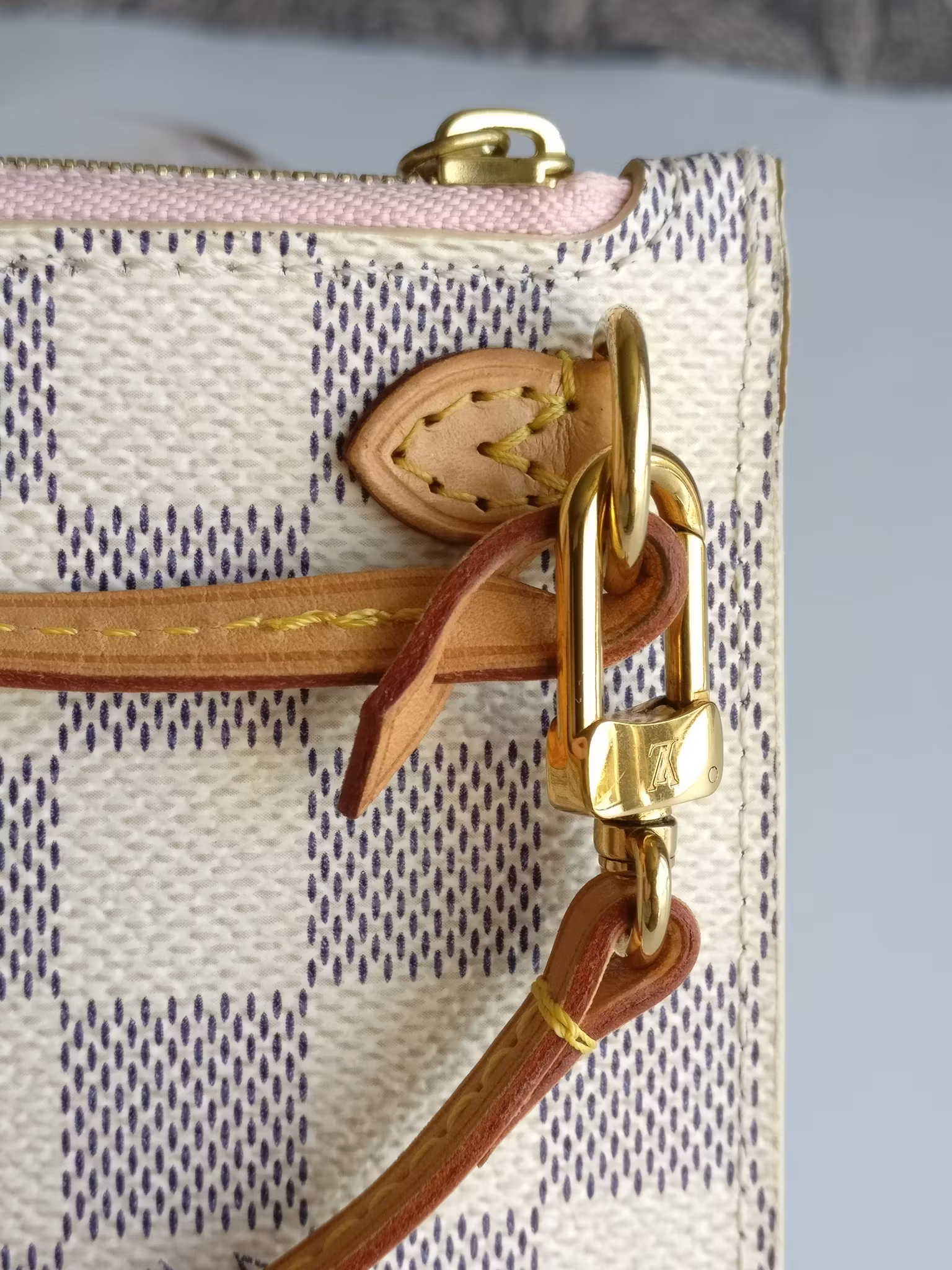Louis Vuitton Neverfull MM clutch