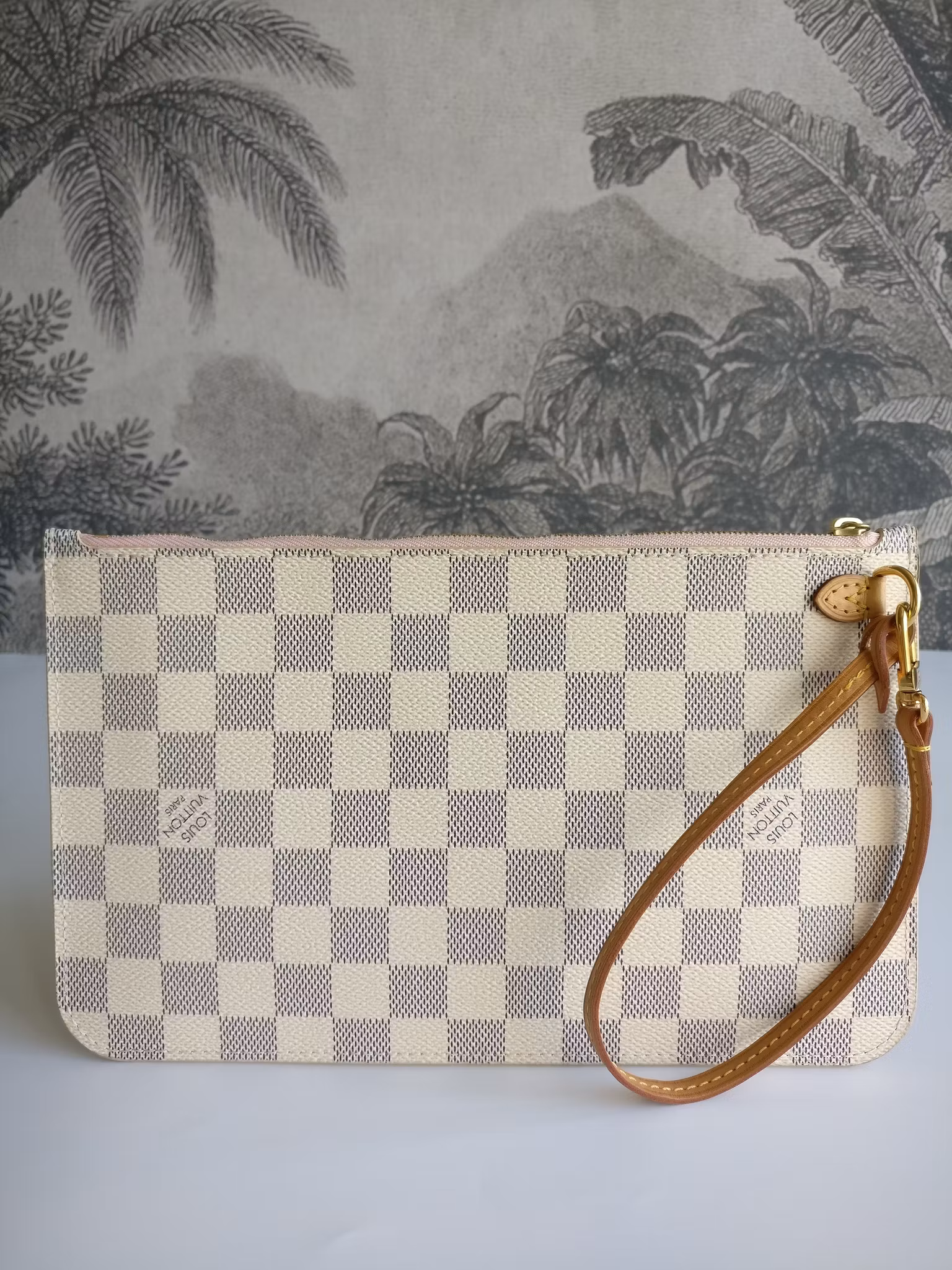 Louis Vuitton Neverfull MM clutch