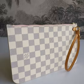 Louis Vuitton Neverfull MM clutch