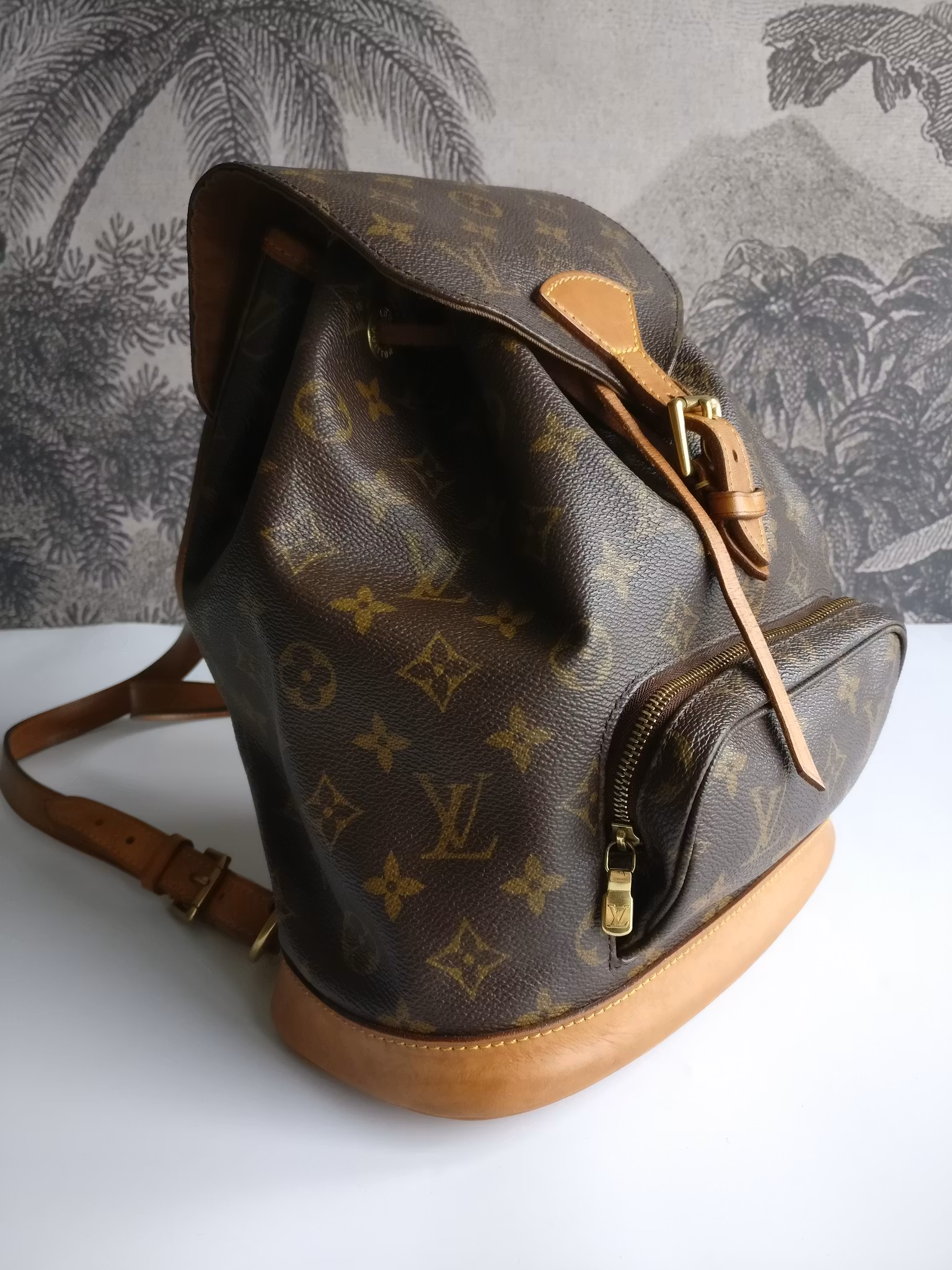 Louis Vuitton Montsouris MM