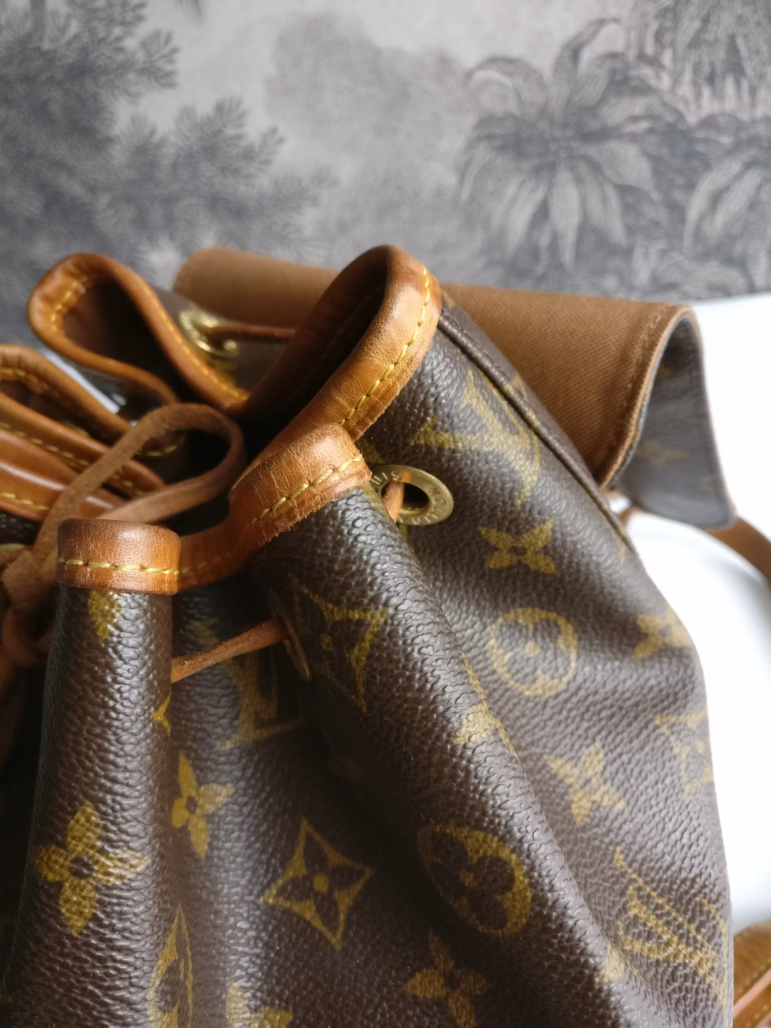 Louis Vuitton Montsouris MM