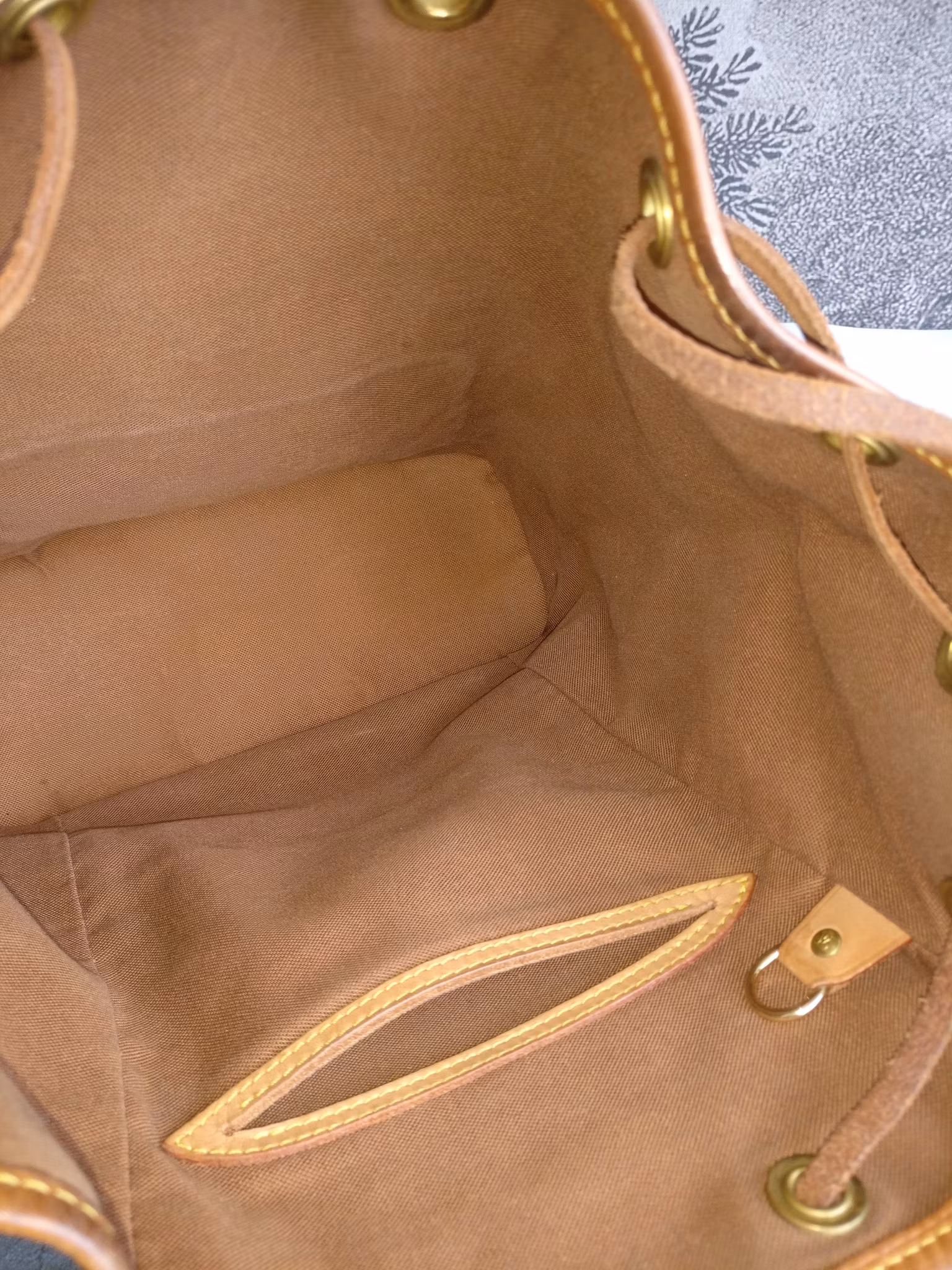 Louis Vuitton Montsouris MM