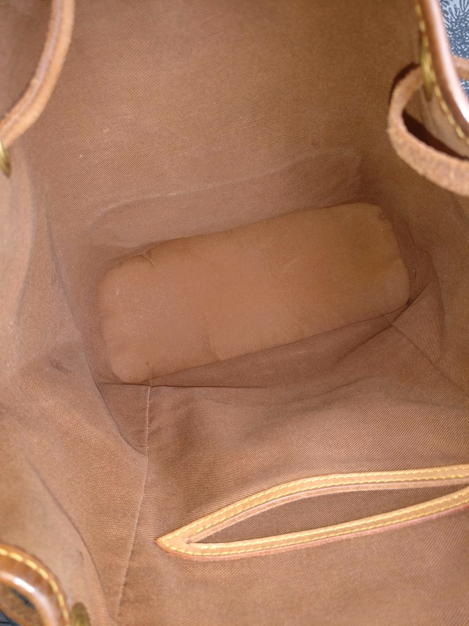 Louis Vuitton Montsouris MM